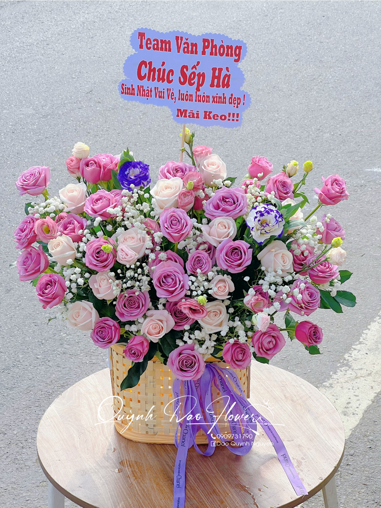 Giỏ hoa màu tím tặng sếp nữ
