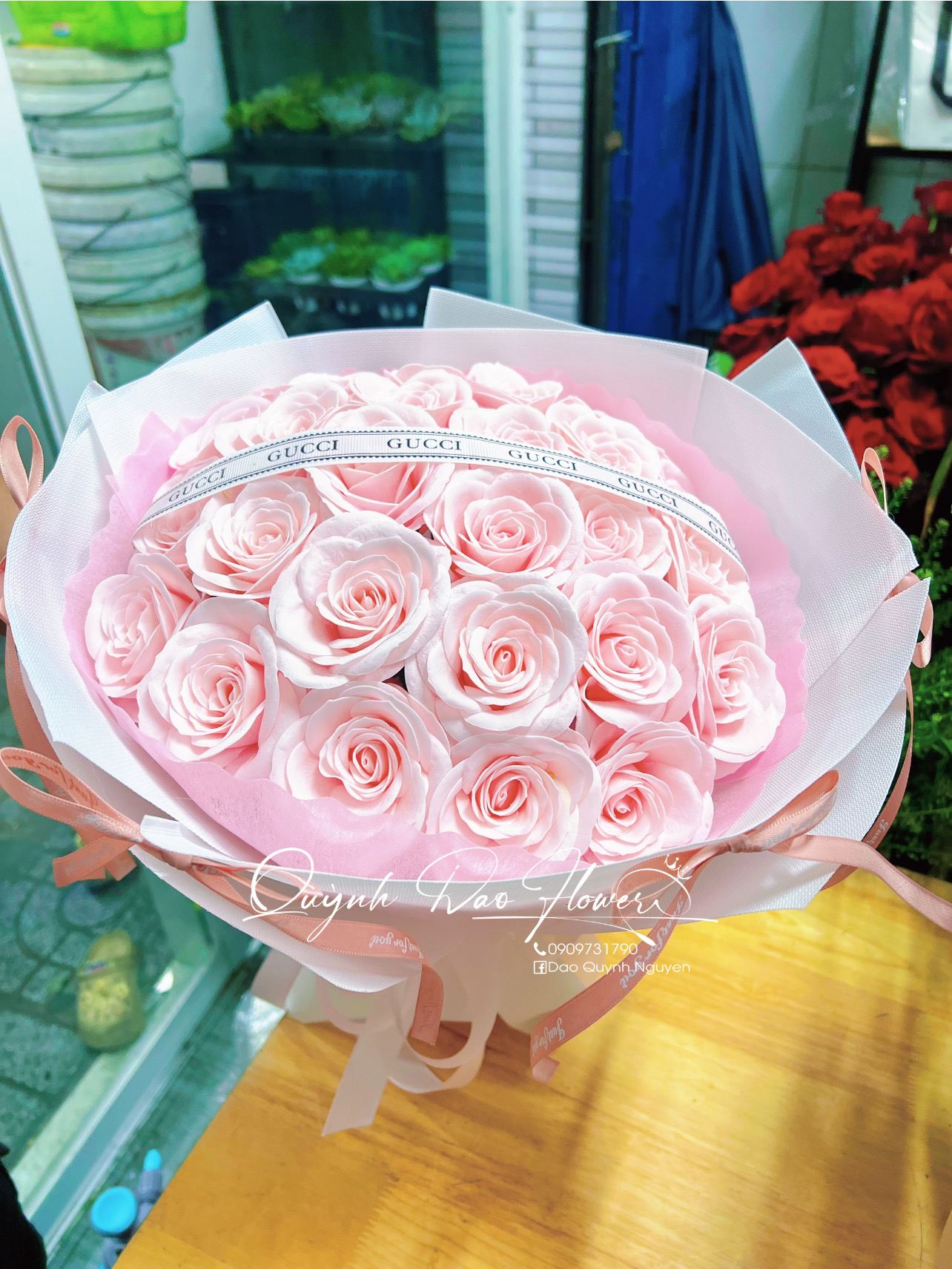 Bó hoa sáp cao cấp hồng nhạt 