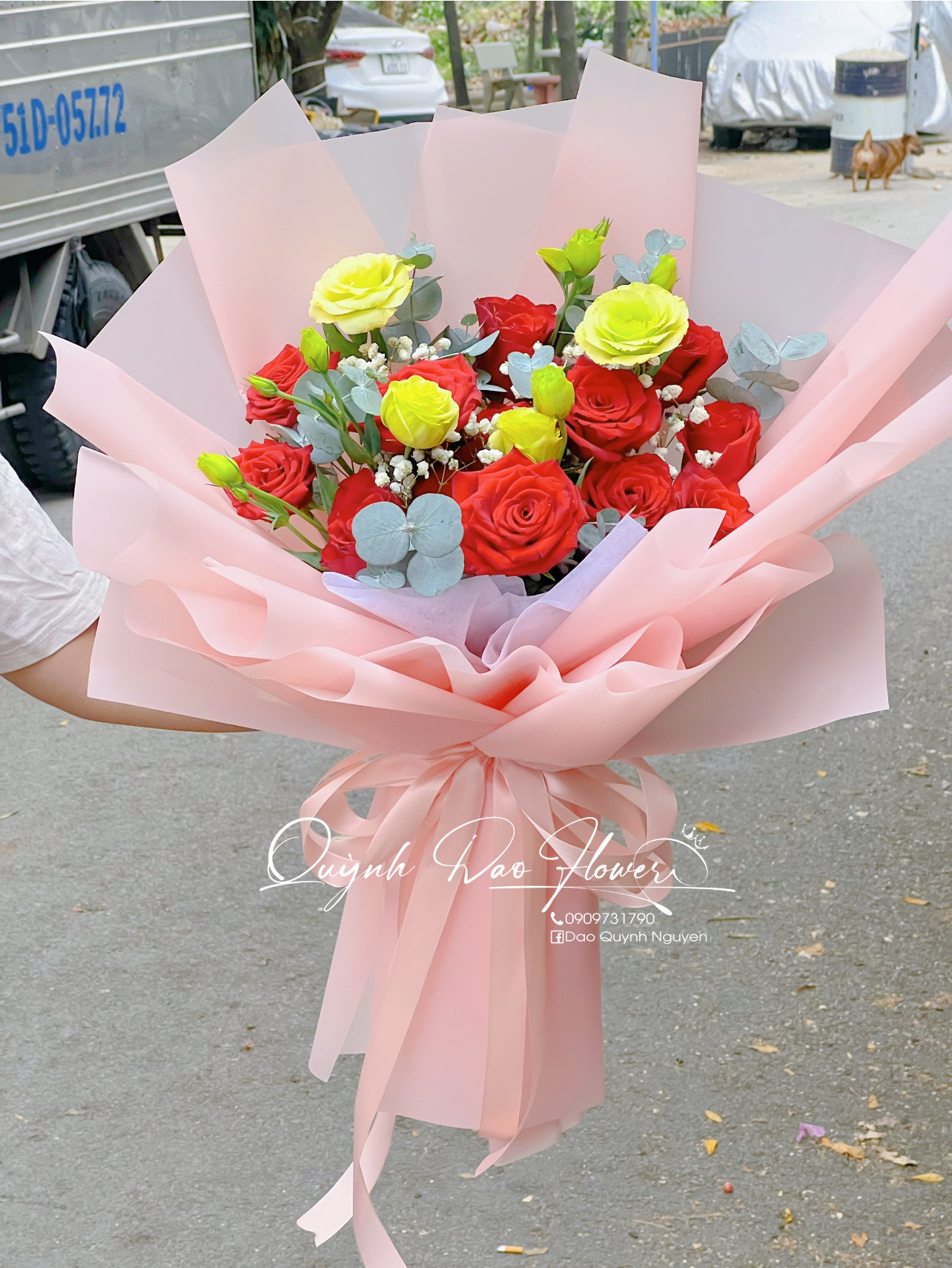 Bó hoa hồng đỏ tặng đại biểu 