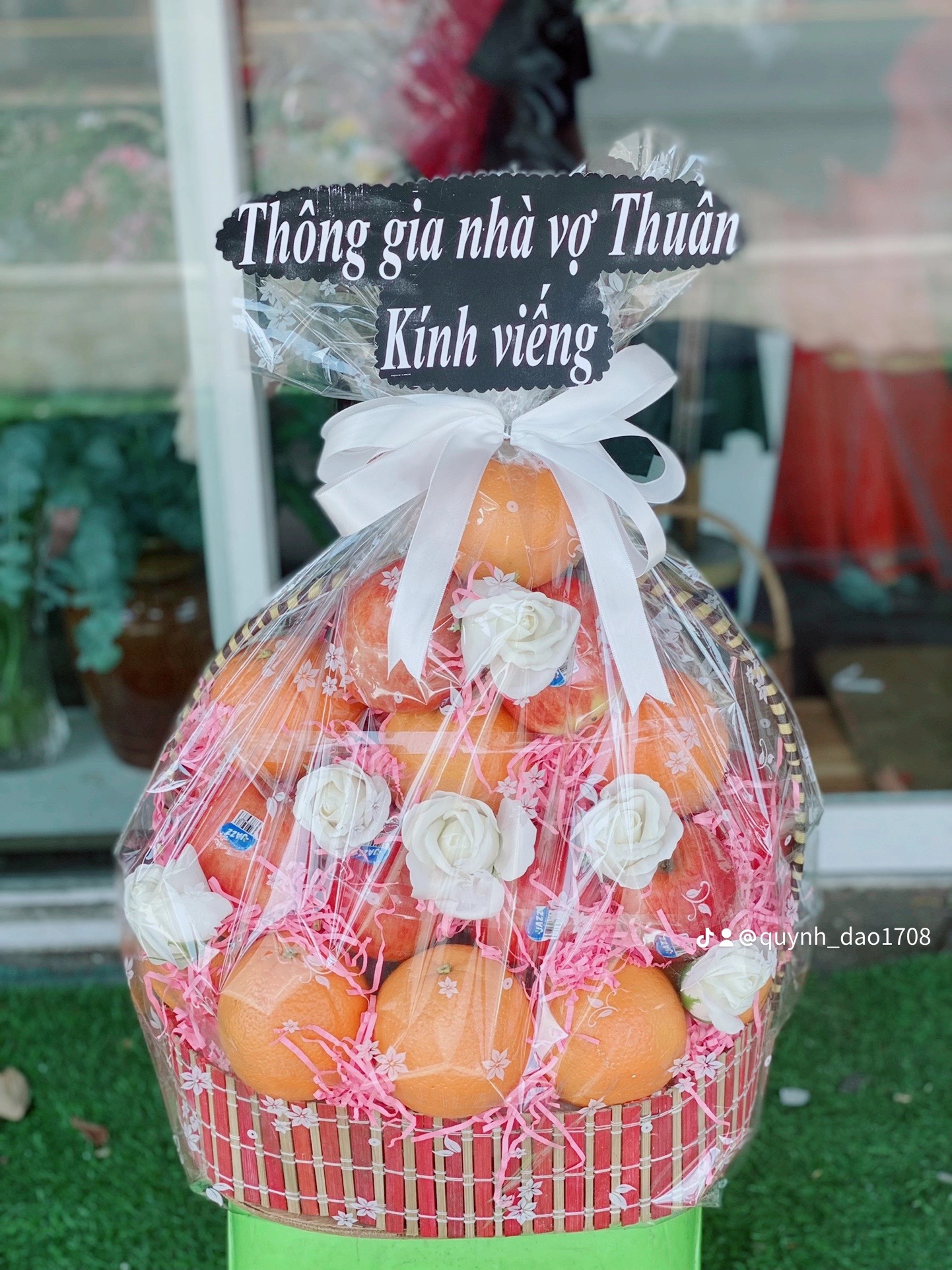 Giỏ trái cây kính viếng 
