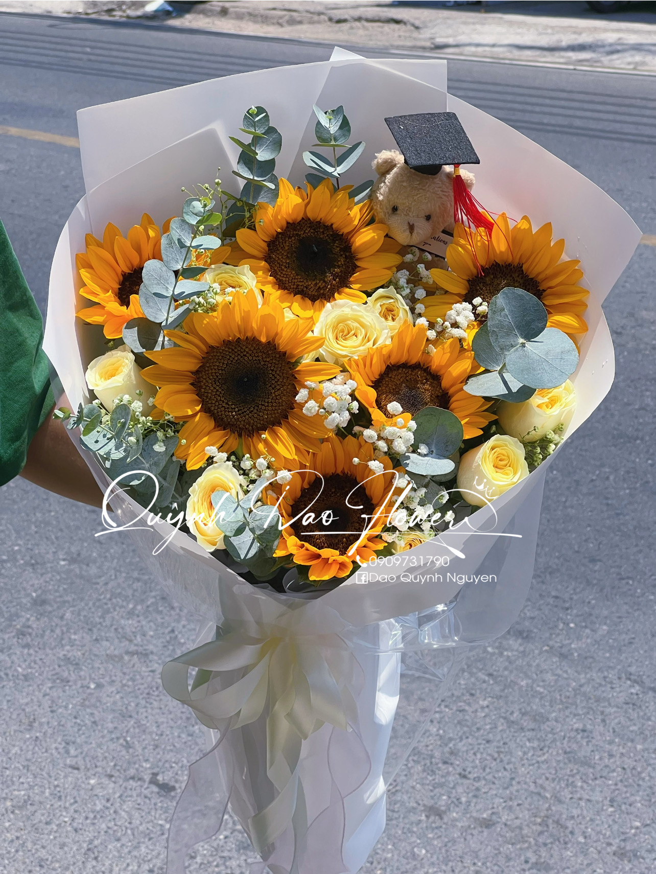 Hoa tốt nghiệp dễ thương 