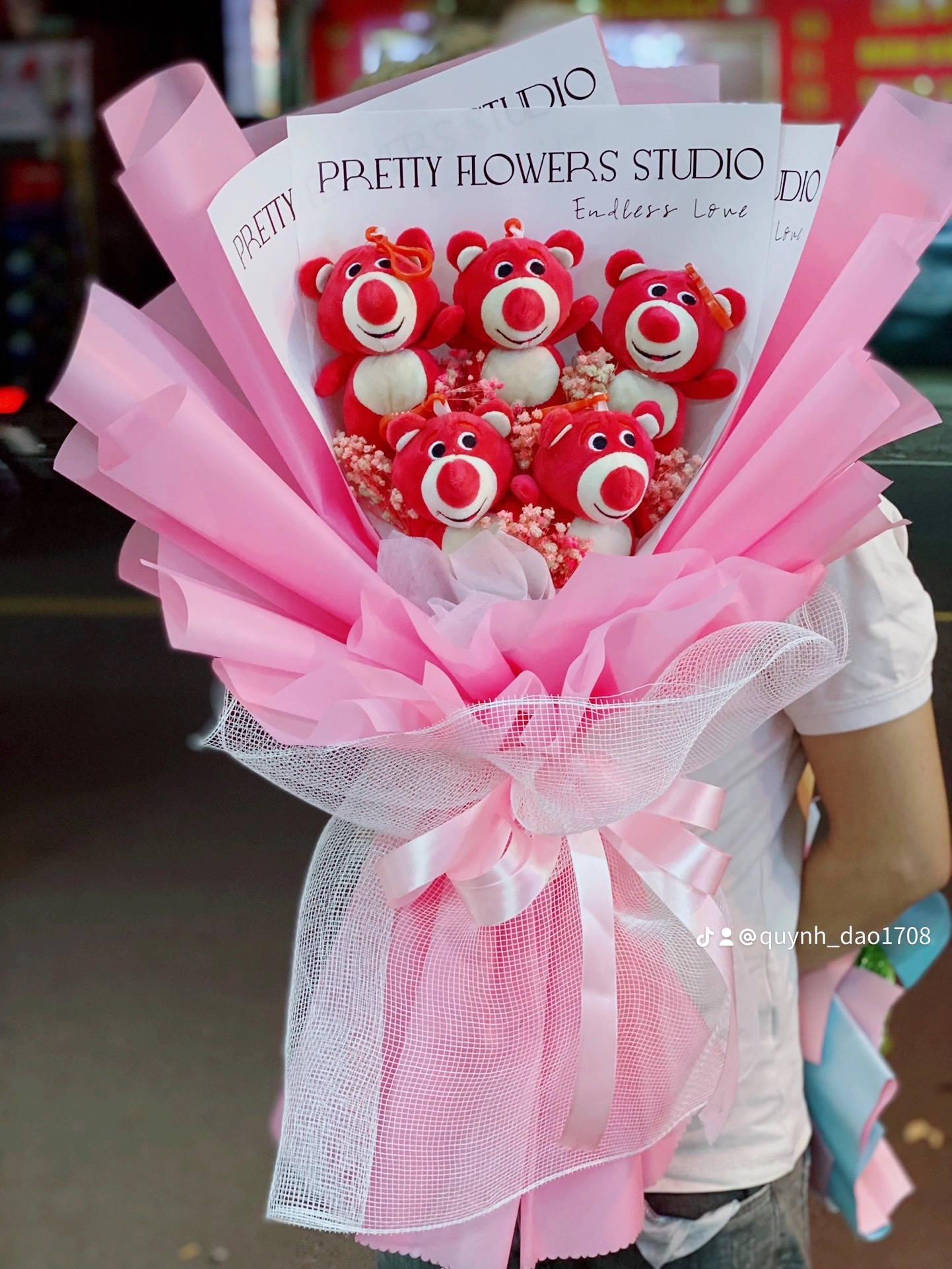 Bó hoa gấu dâu tặng người thương 