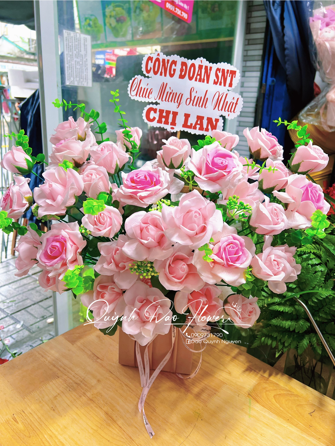Giỏ hoa sáp hồng thủ Đức 