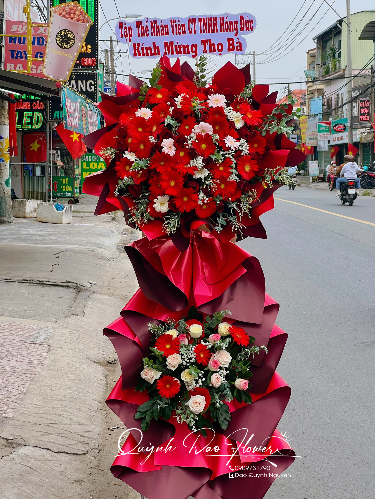 Kệ chúc mừng tại Dĩ An