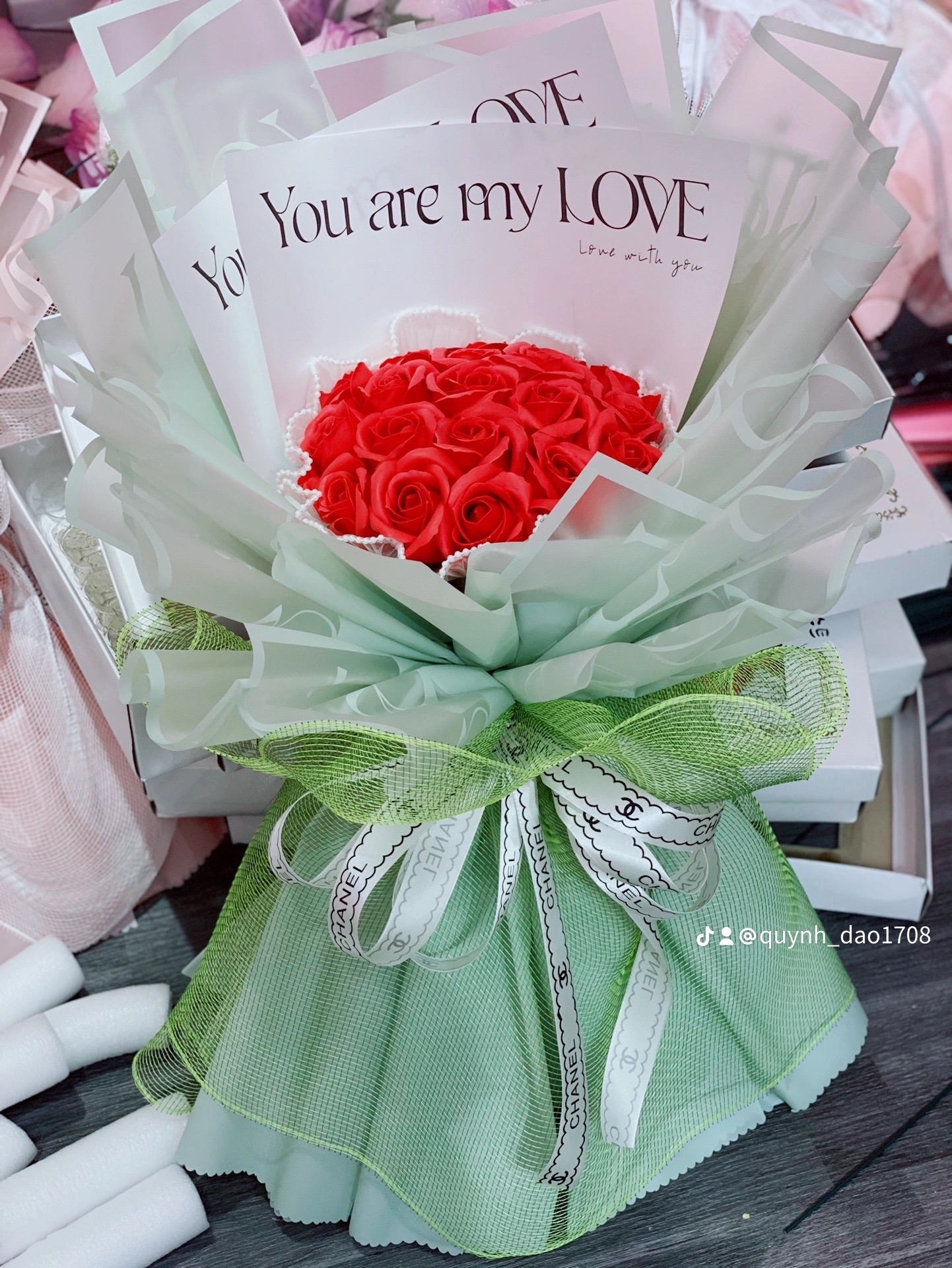 Bó hoa sáp đỏ  gần Dĩ An