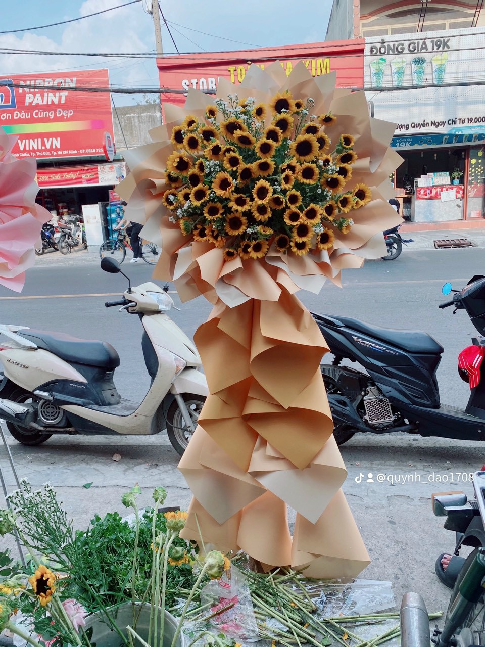 Kệ hoa khai trương hướng dương 