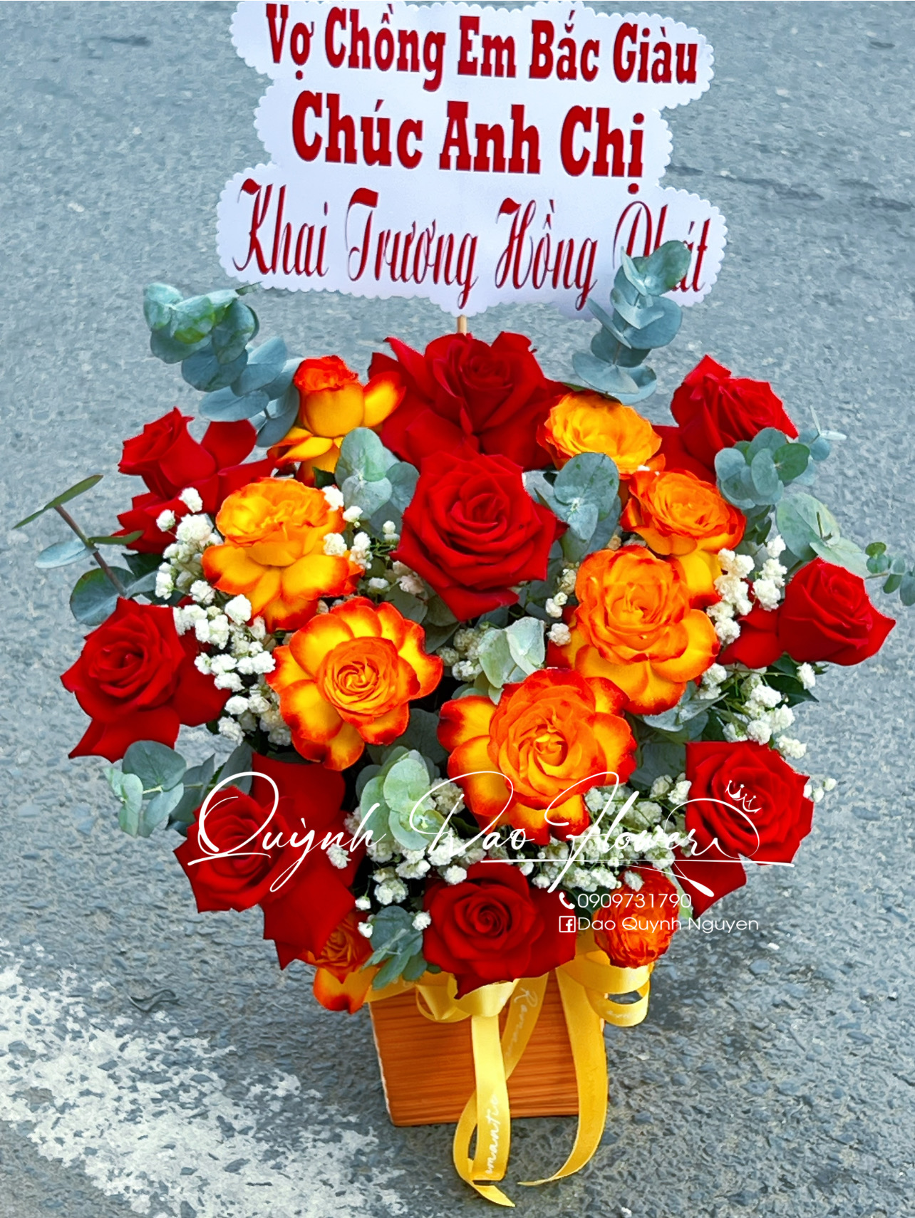 Giỏ hoa nhỏ cam đỏ