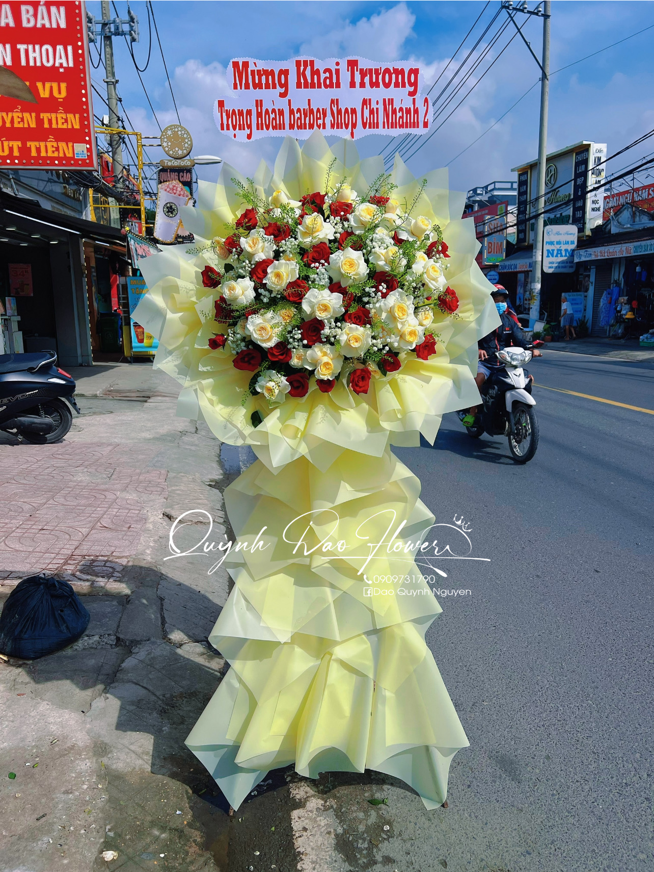 Kệ khai trương hiệp bình 