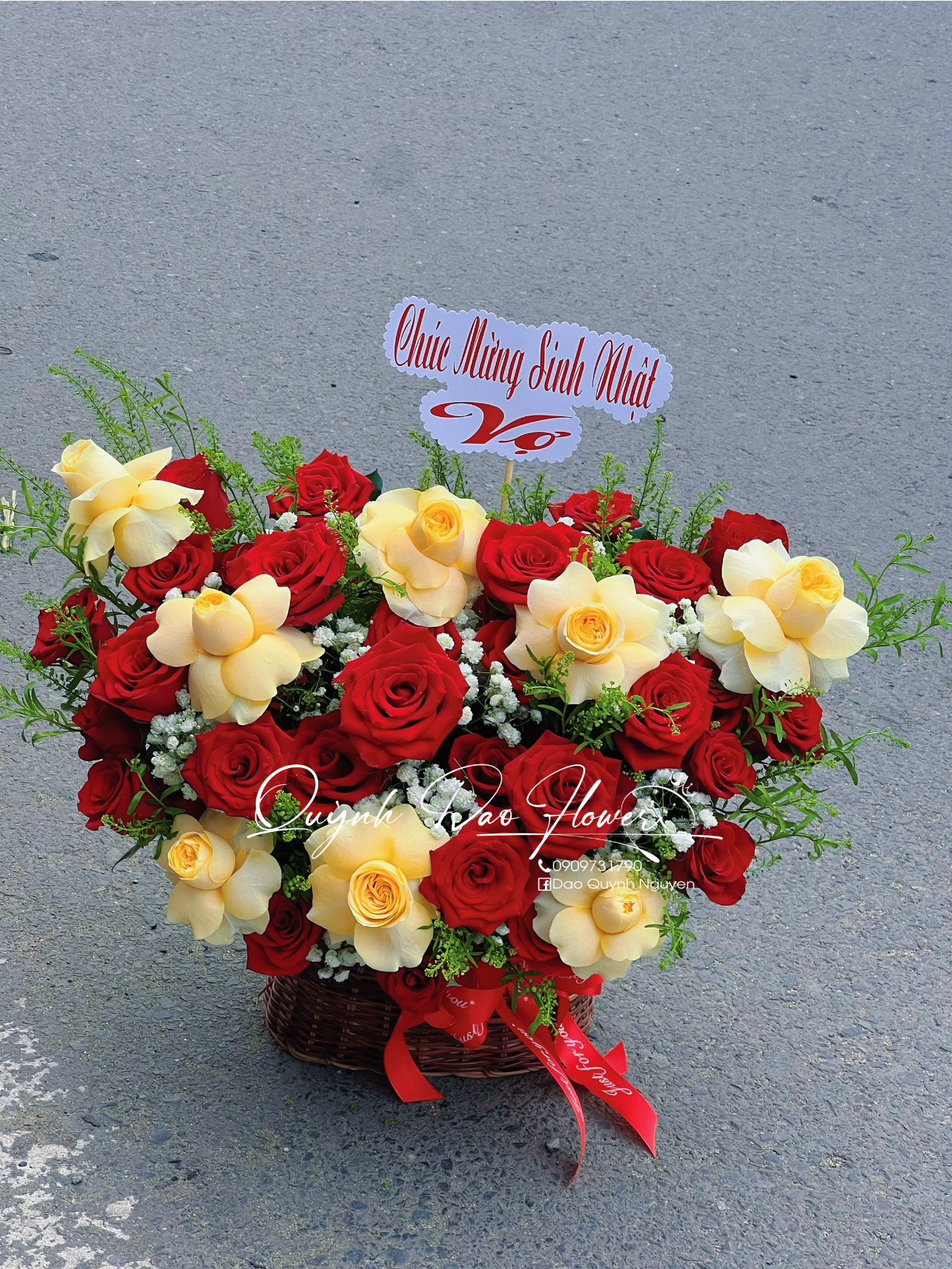 Giỏ hoa khai trương vàng đỏ