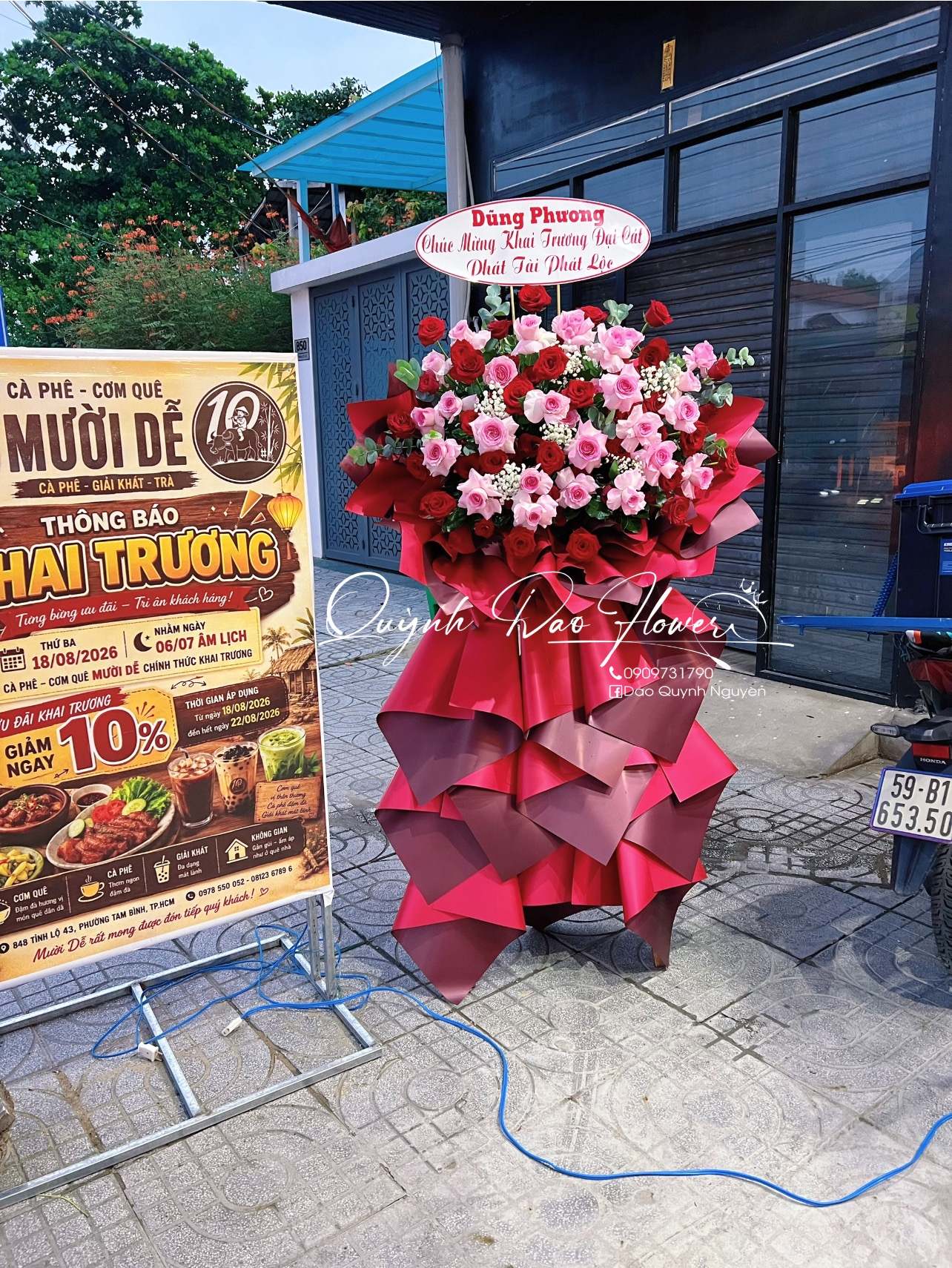 Kệ hoa khai giảng hcm