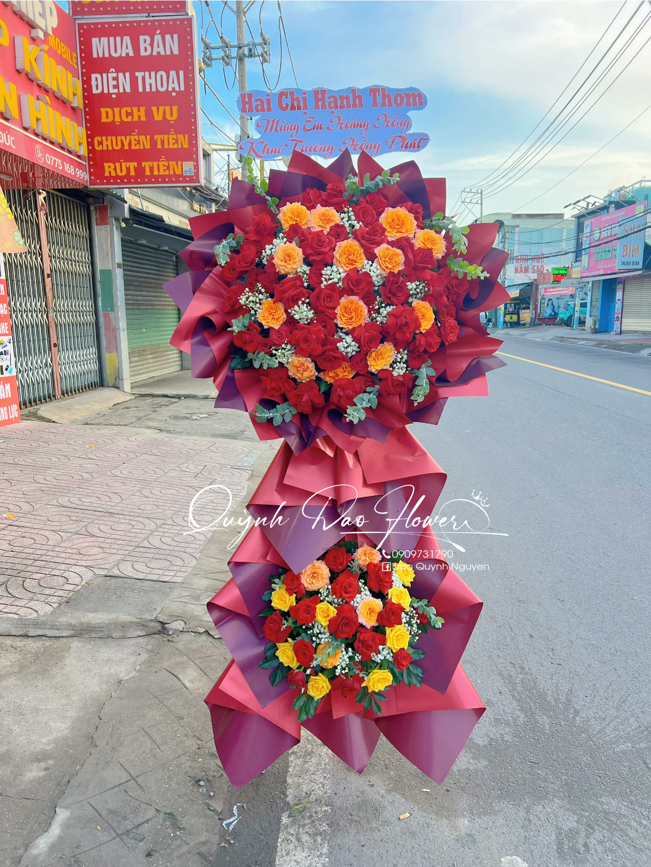 Kệ khai trương màu đỏ