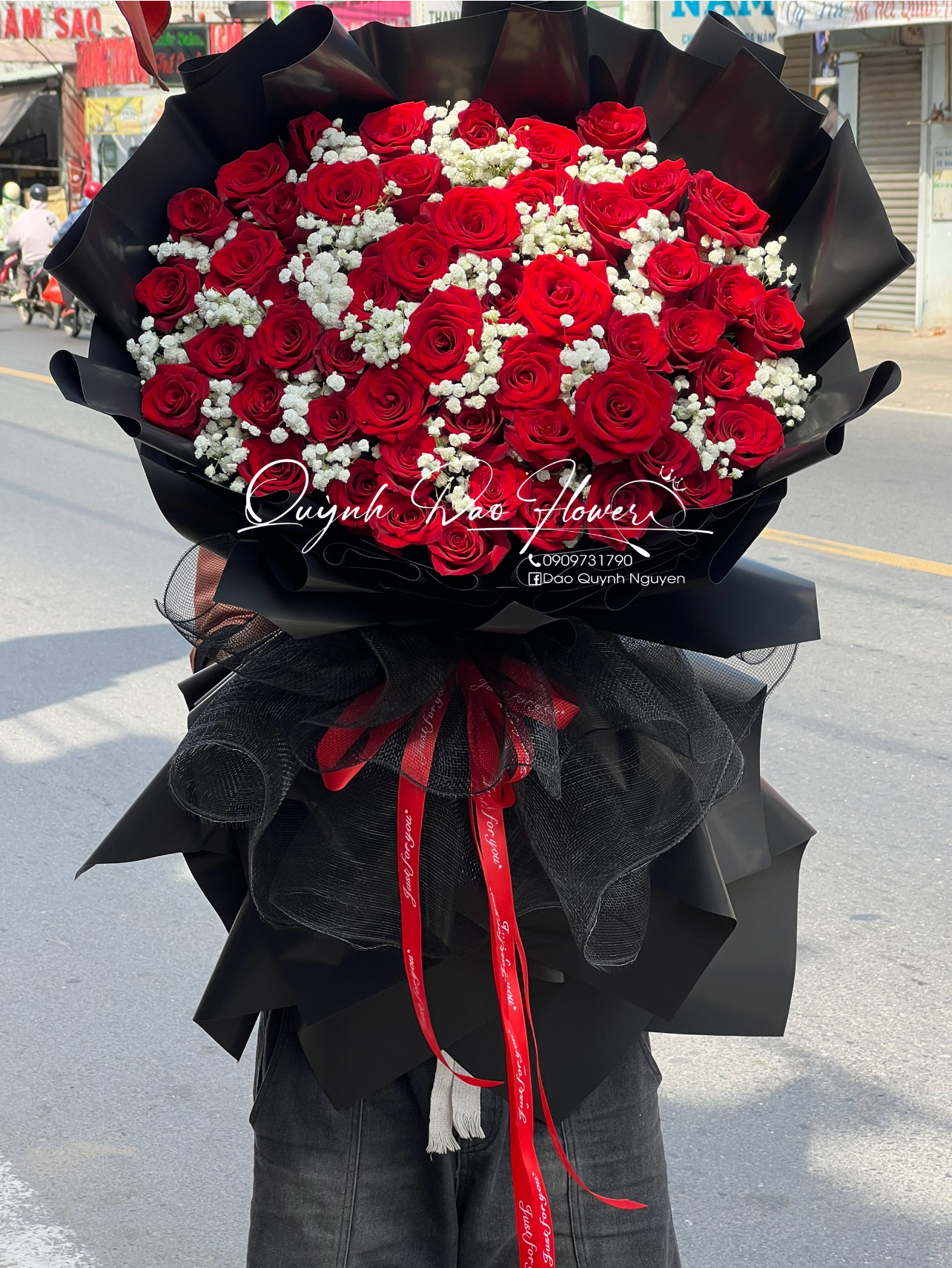 Bó hoa hồng đỏ nhung khổng lồ