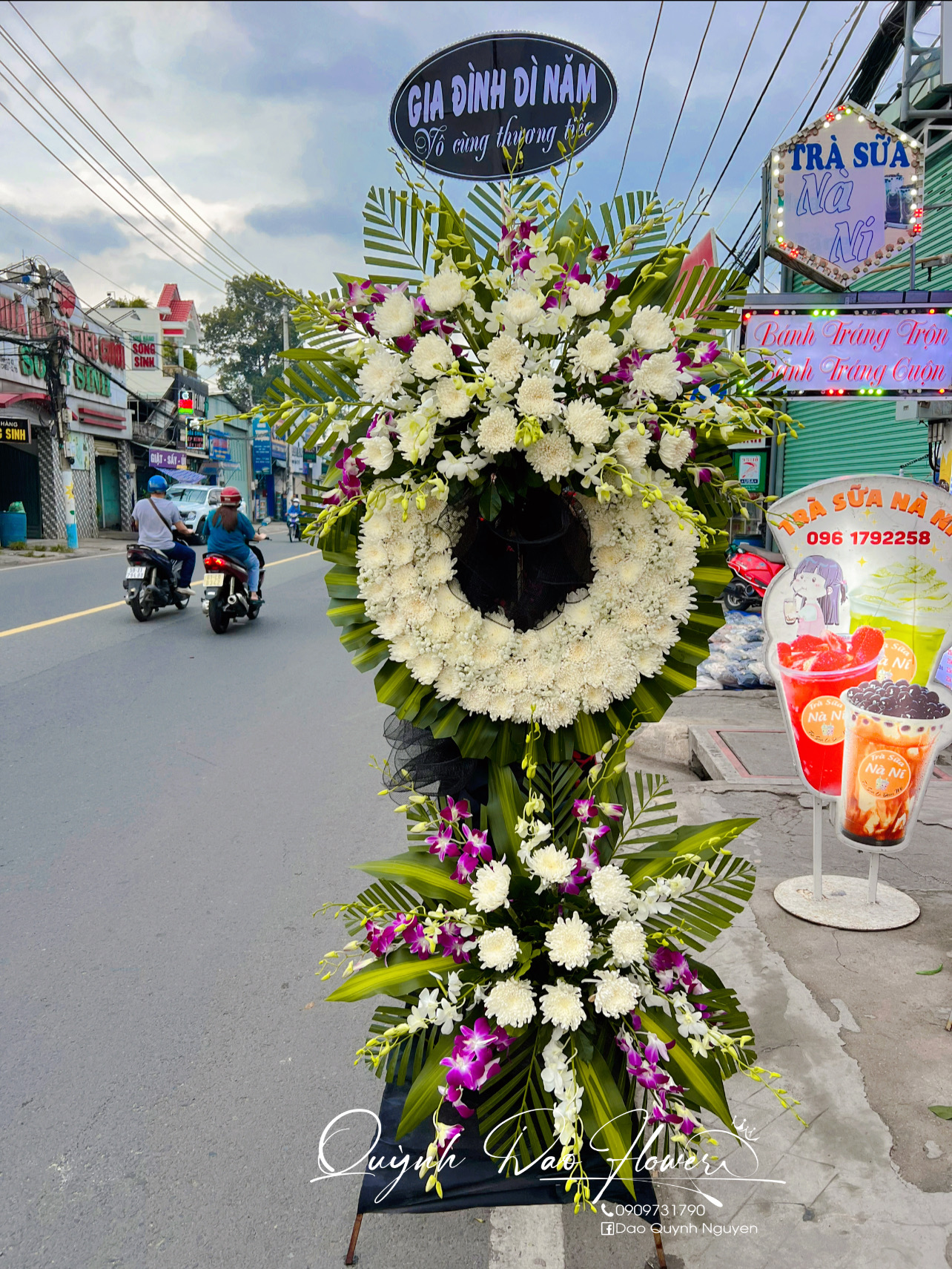 Kệ viếng hoa cúc lưới đẹp 