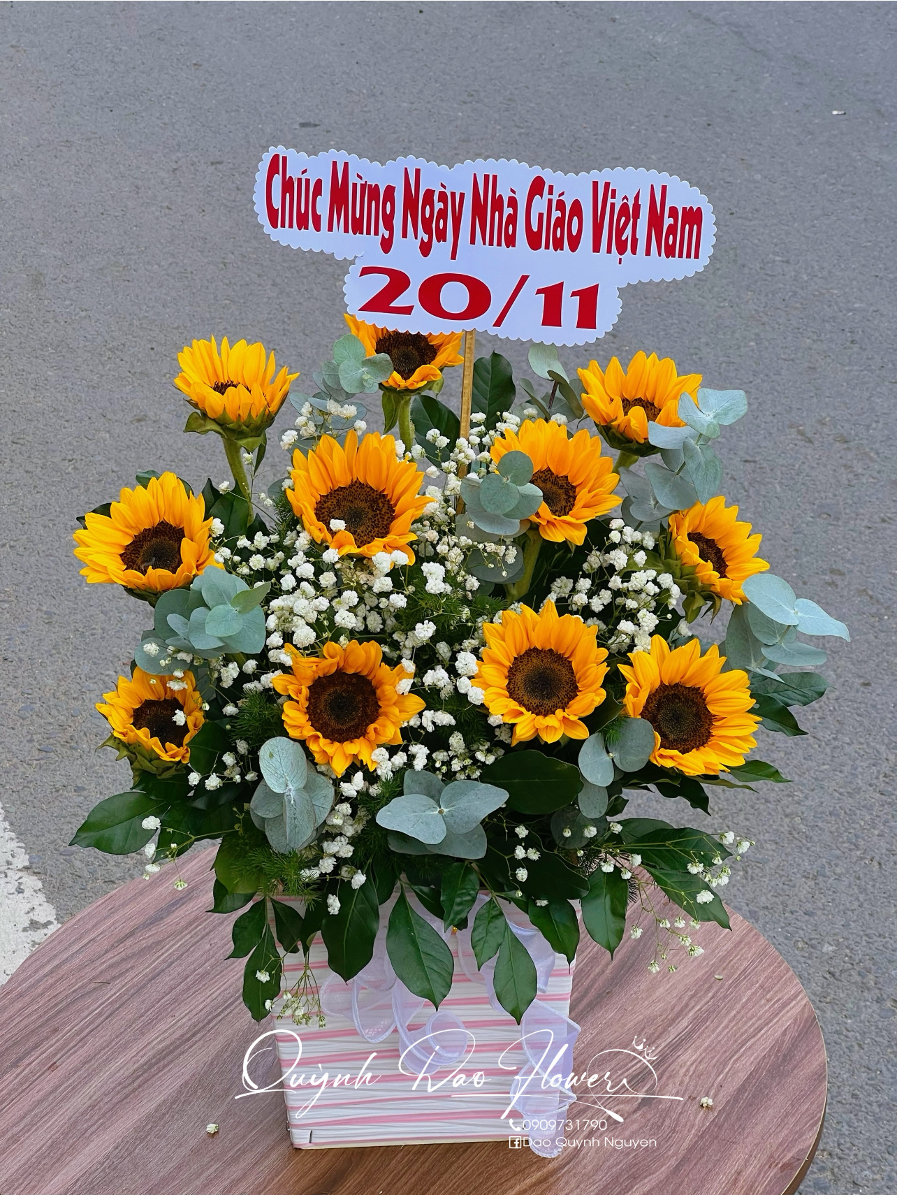 Giỏ hoa hướng dương nhỏ tặng chúc mừng 