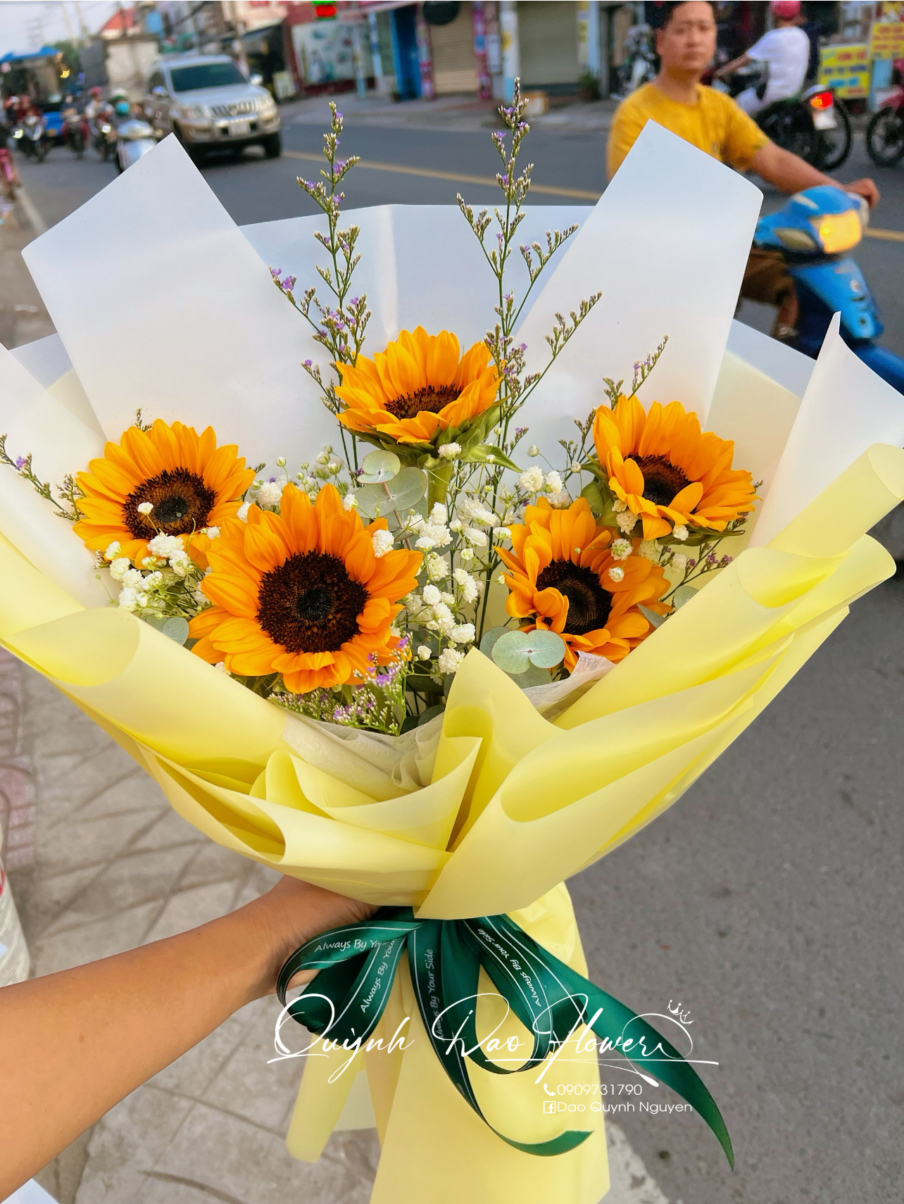Bó hoa hướng dương 5 bông tặng tốt nghiệp 