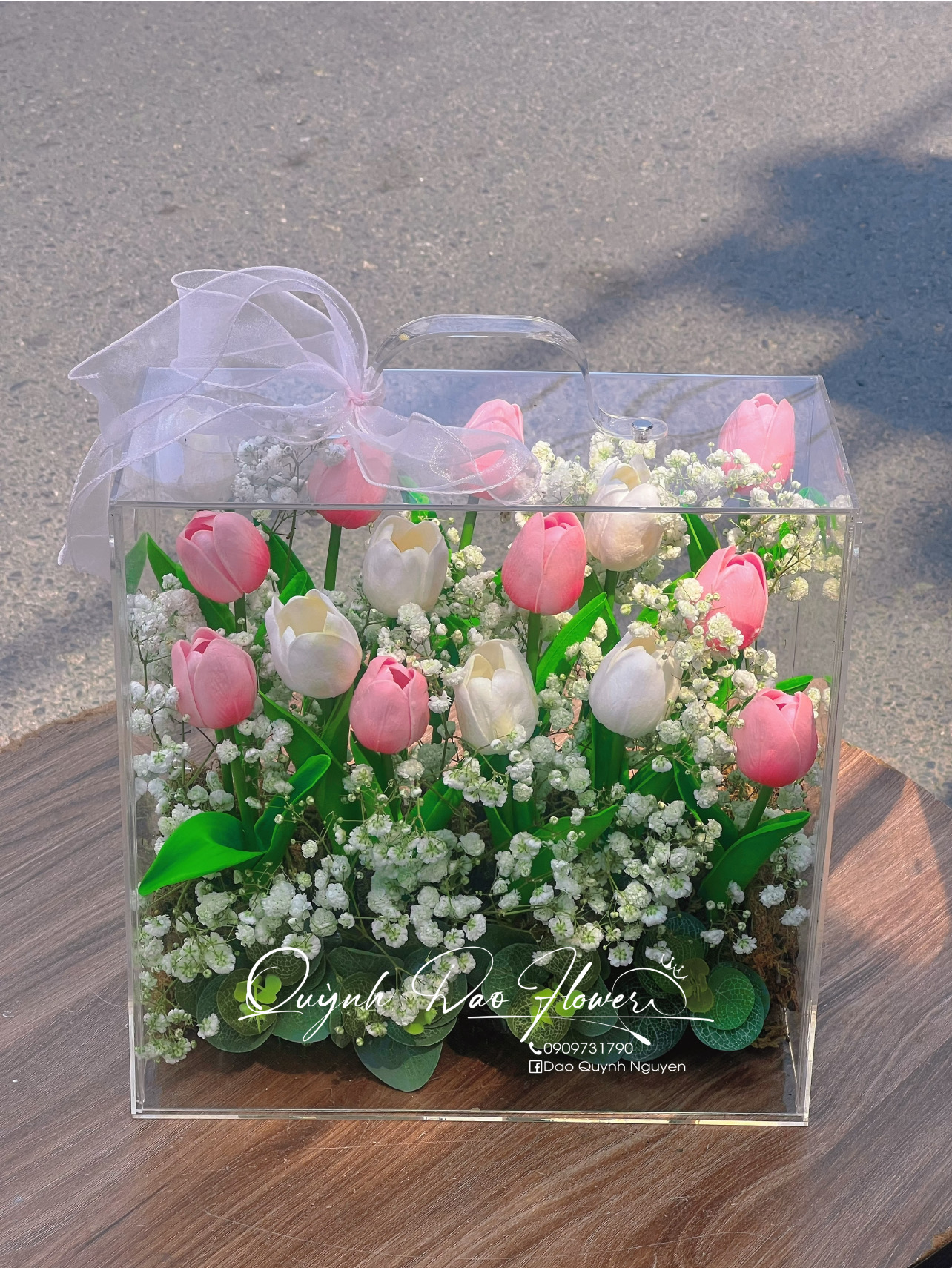 Vali hoa sáp tulip