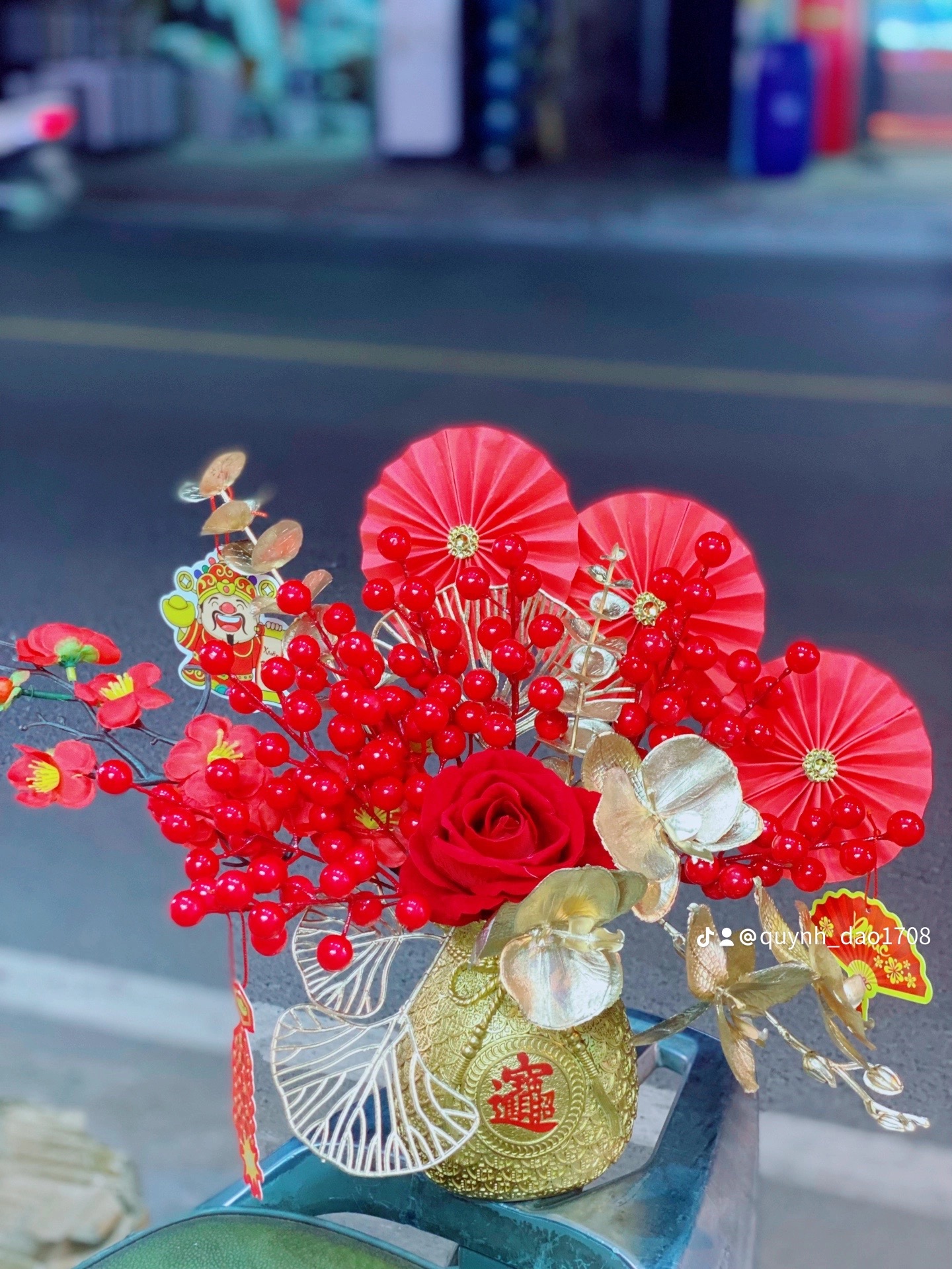 Bình túi tiền đào đông để bàn