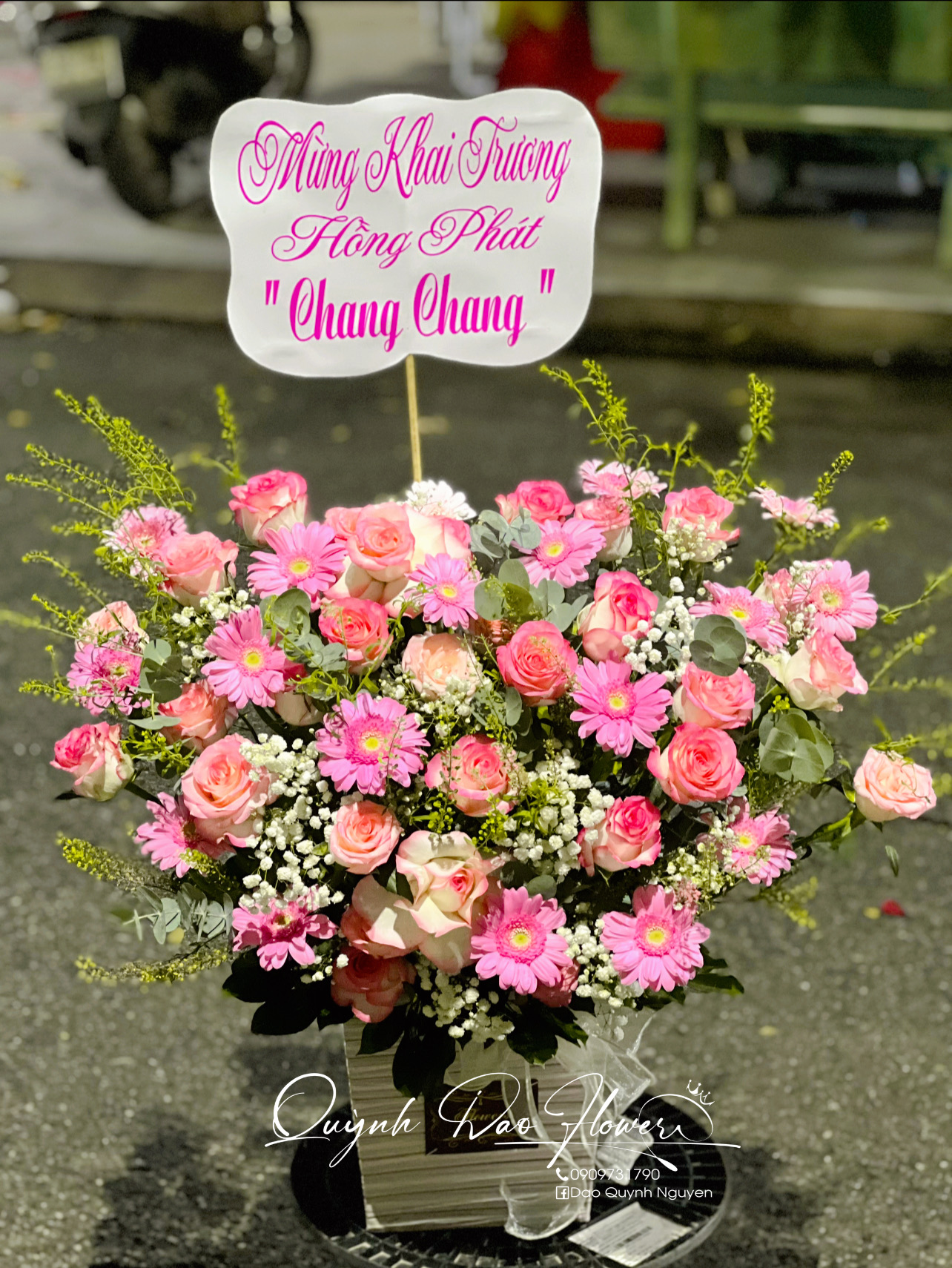 Giỏ hoa hồng mix hoa đồng tiền Hồng 