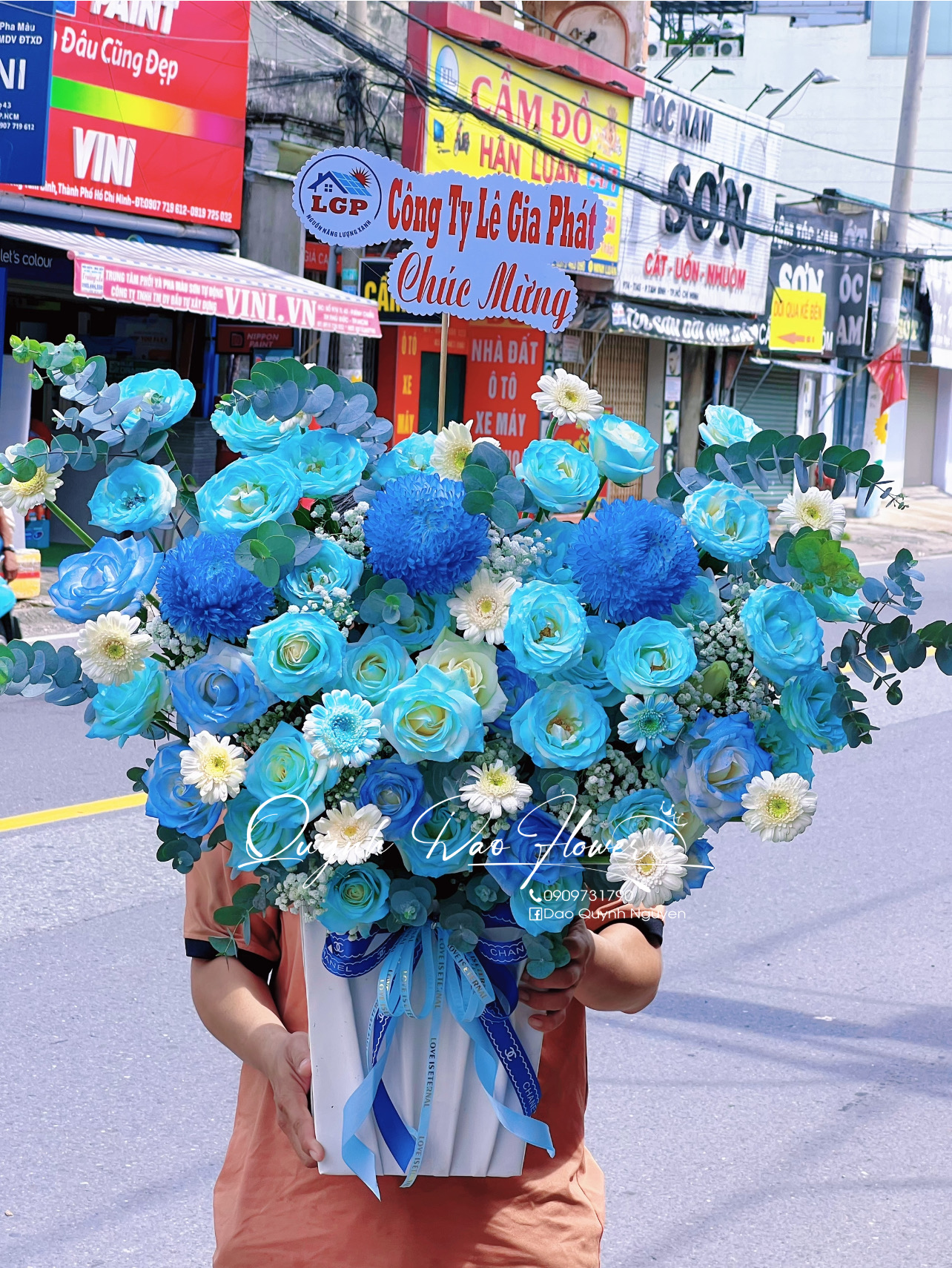 Giỏ hoa xanh dương đẹp tặng sếp thủ đức 