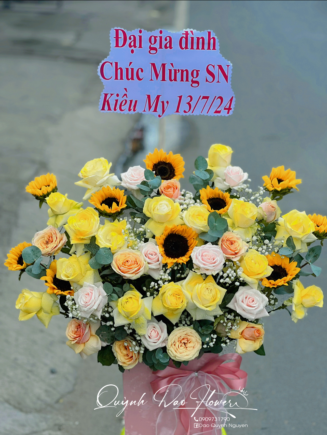 Giỏ hoa hướng dương mix hoa Hồng vàng tặng sinh nhật 