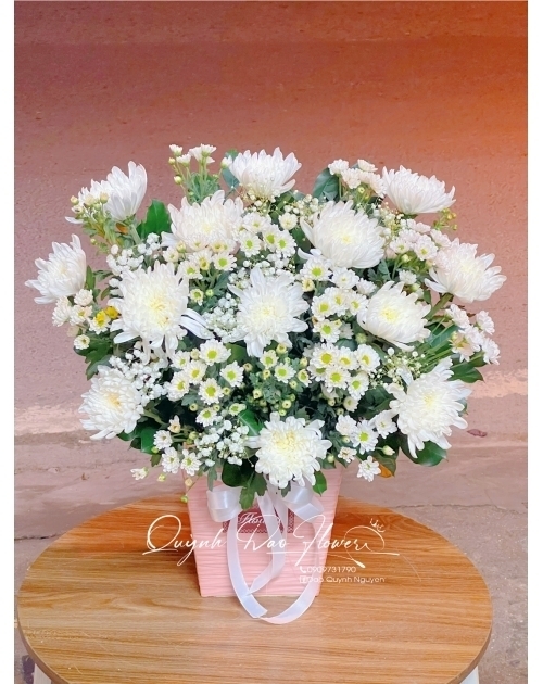 Giỏ hoa cúc viếng mộ cô sáu 
