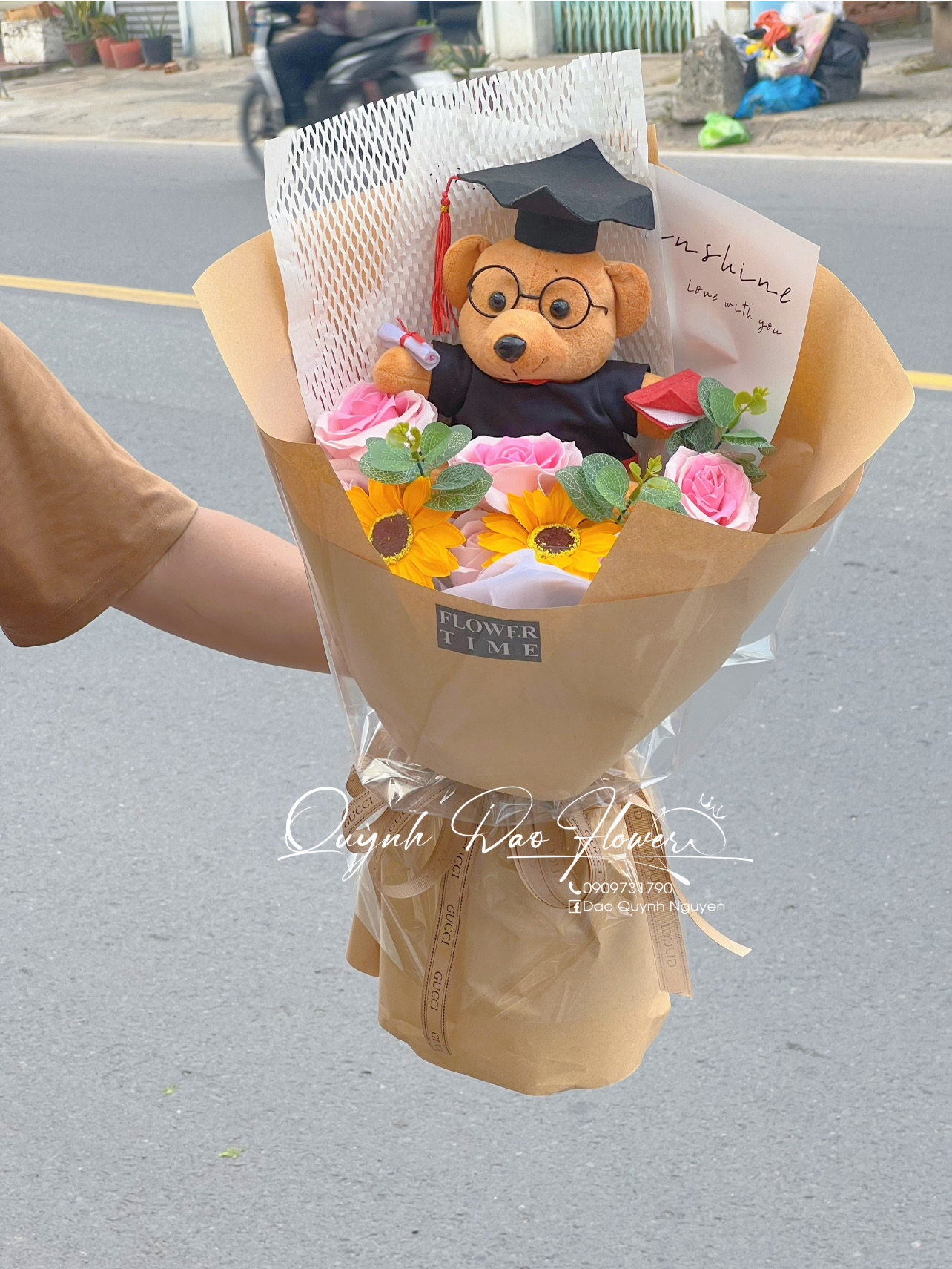 Bó hoa sáp cao cấp tri ân, tốt nghiệp kèm gấu size to