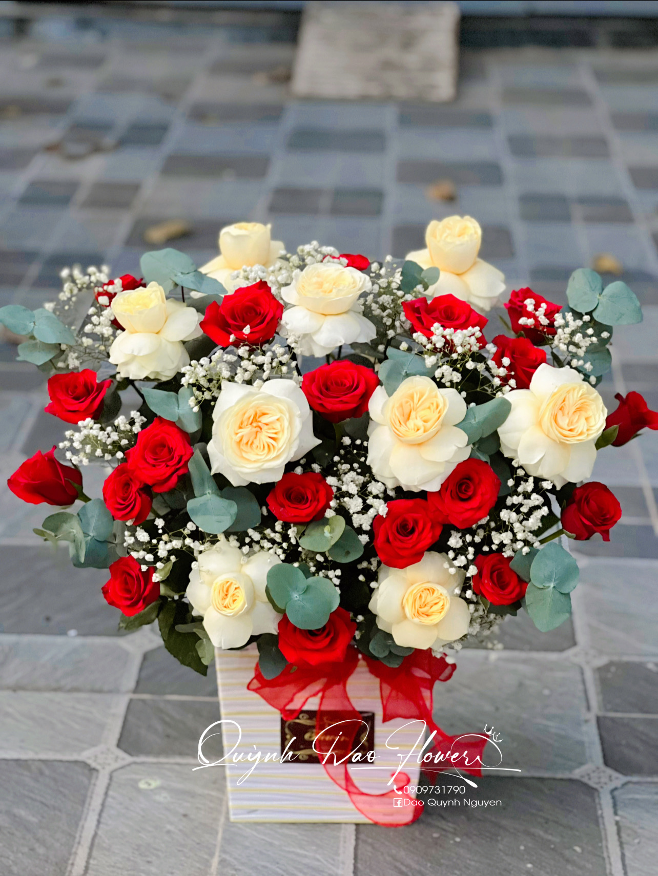 Giỏ hoa khai trương tone đỏ vàng nhỏ xinh