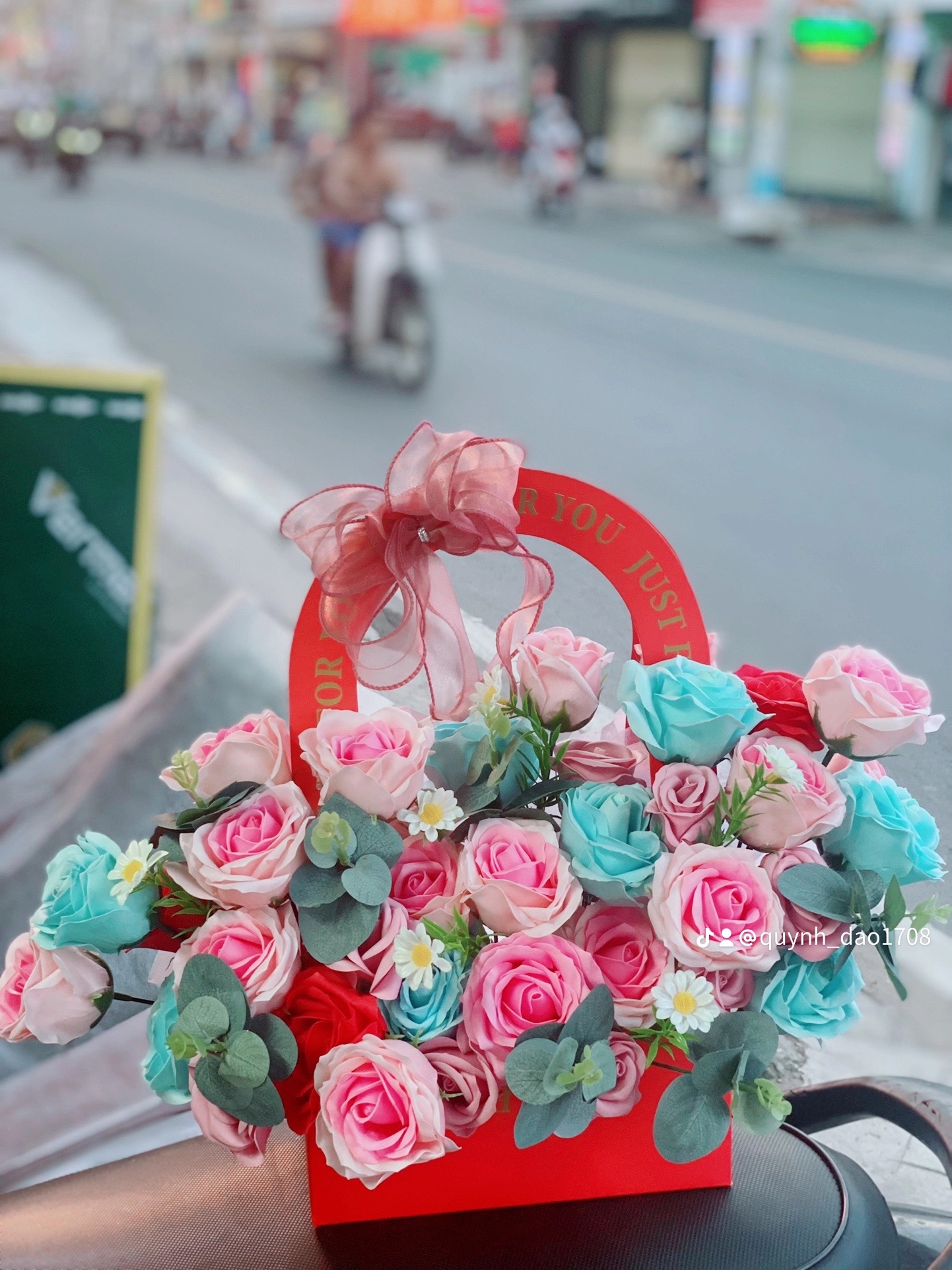 Giỏ hoa sáp tặng bạn