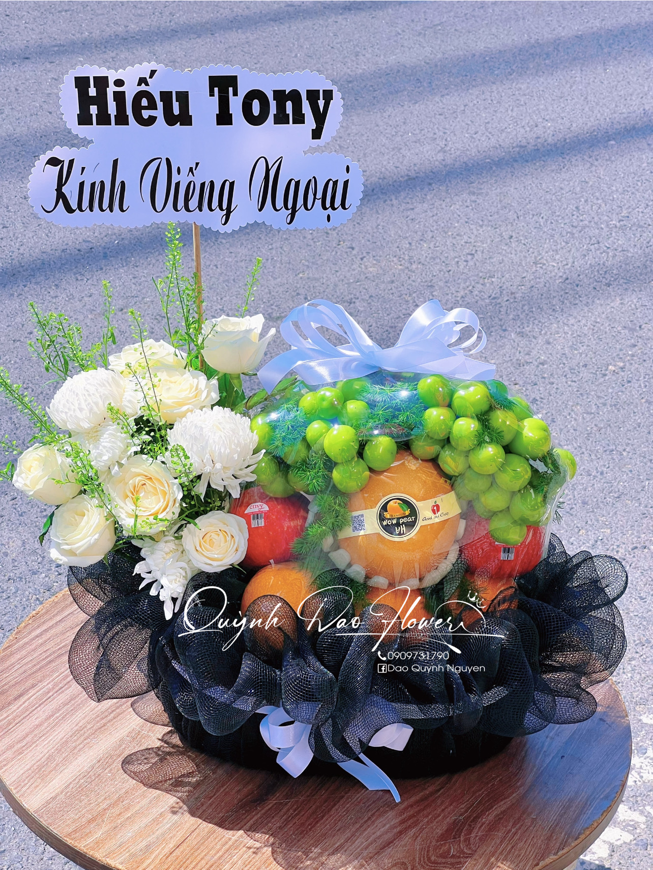 Giỏ trái cây viếng mộ