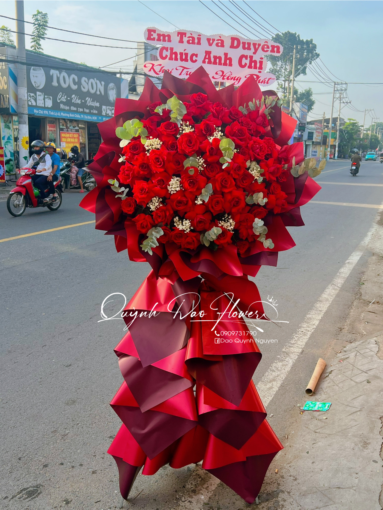 Kệ khai trương full hoa hồng đỏ