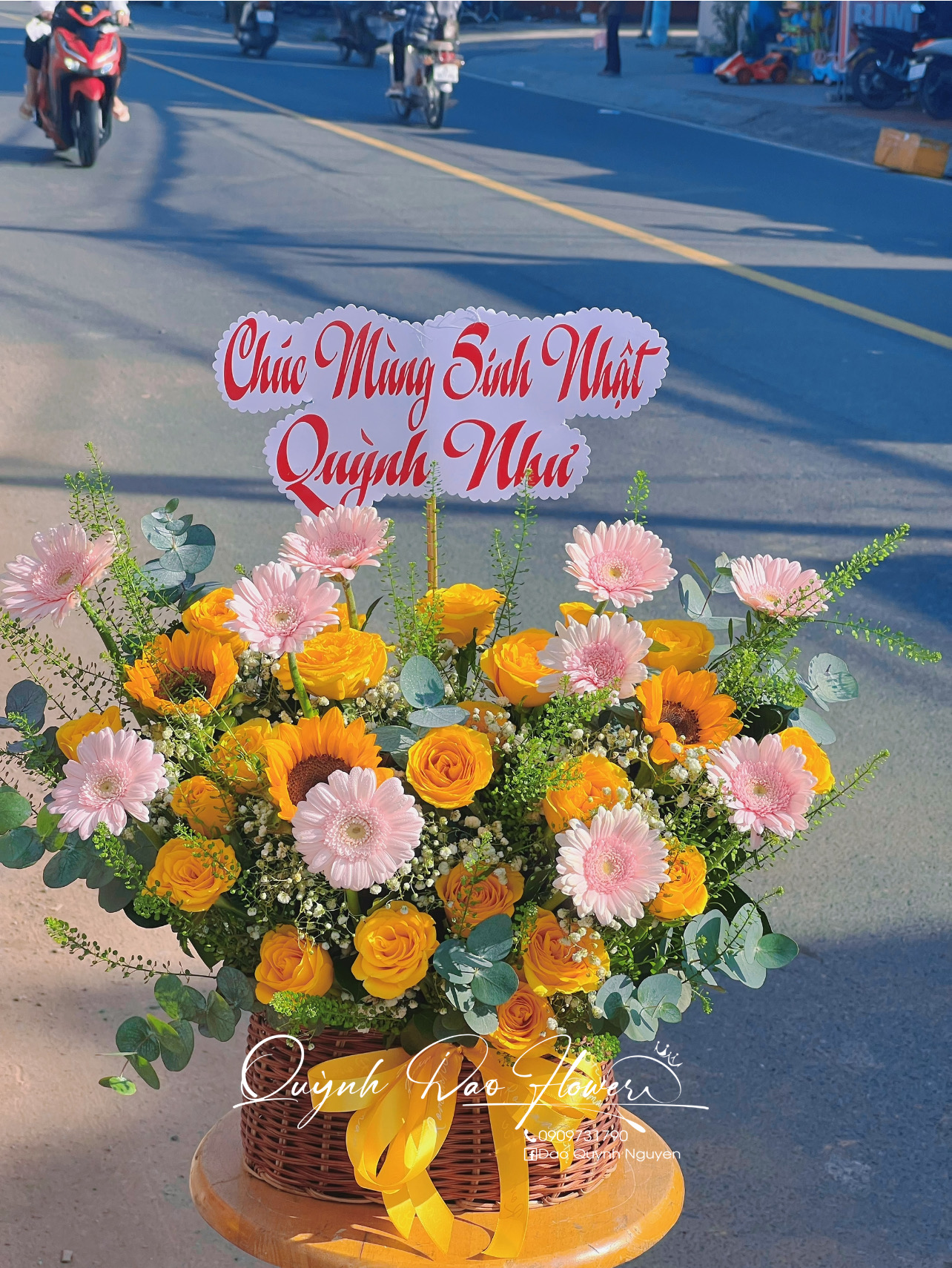 Giỏ hoa chúc mừng mix hoa đồng tiền