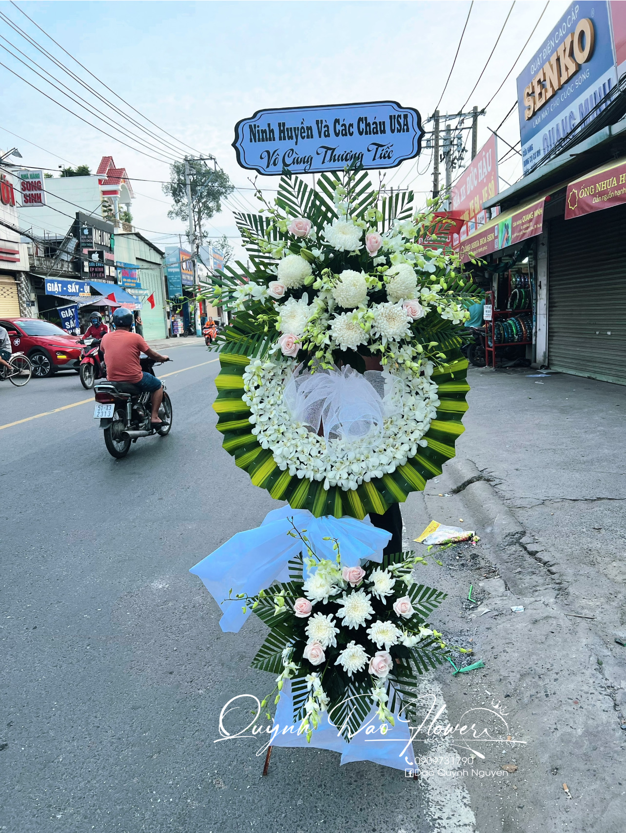 Kệ viếng lan trắng cúc mẫu đơn