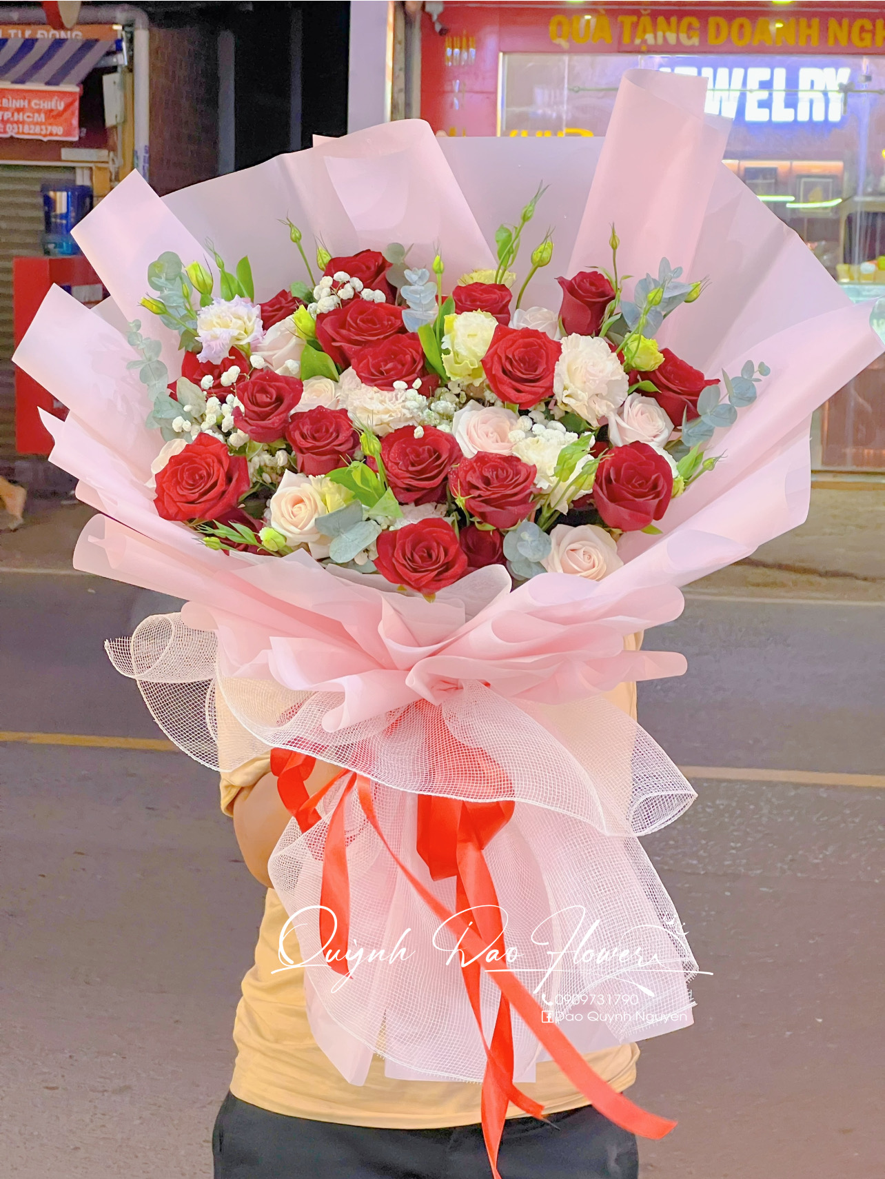 Bó hoa hồng mix hoa cát tường 