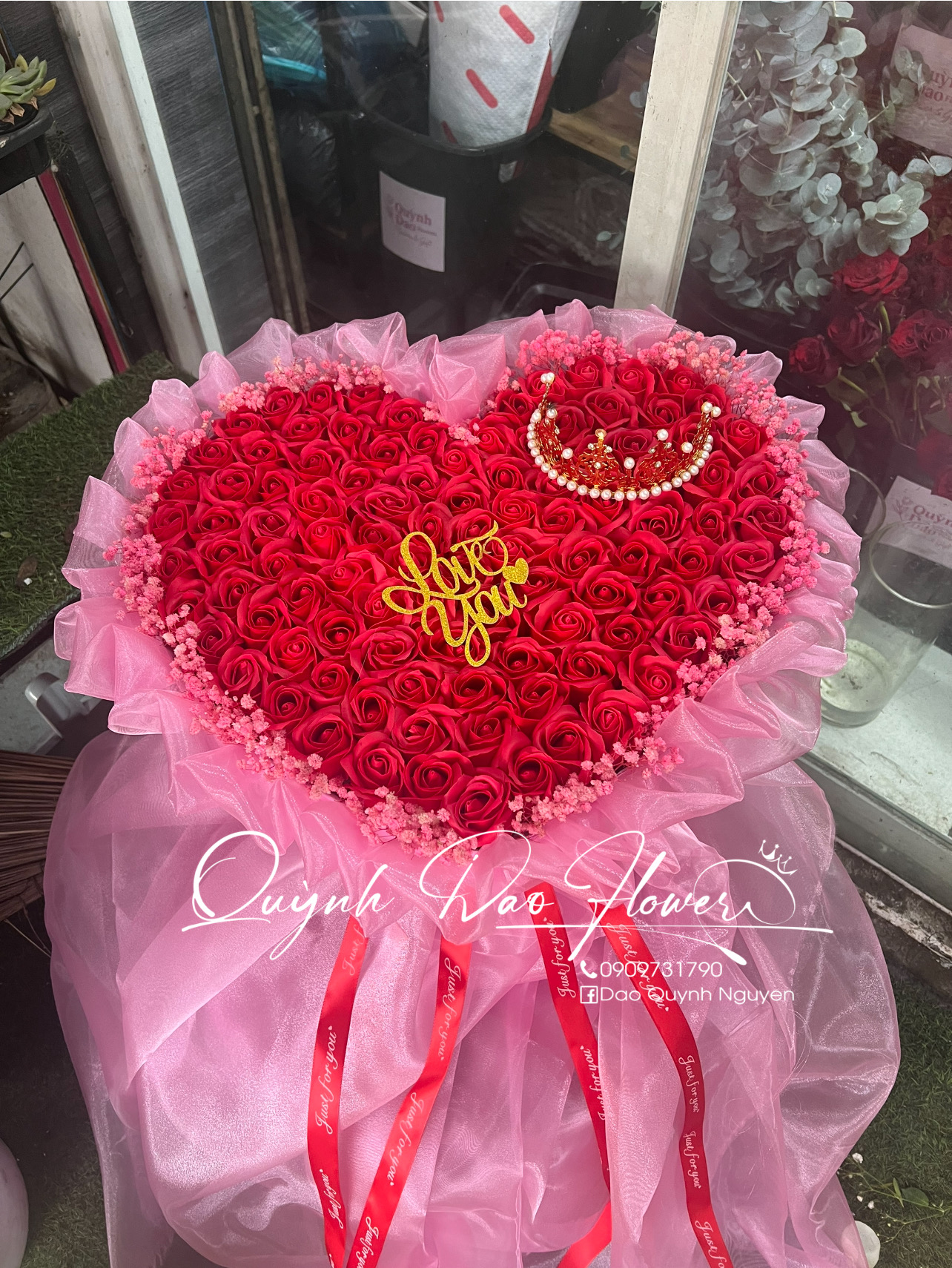 Bó hoa trái tim viền bi