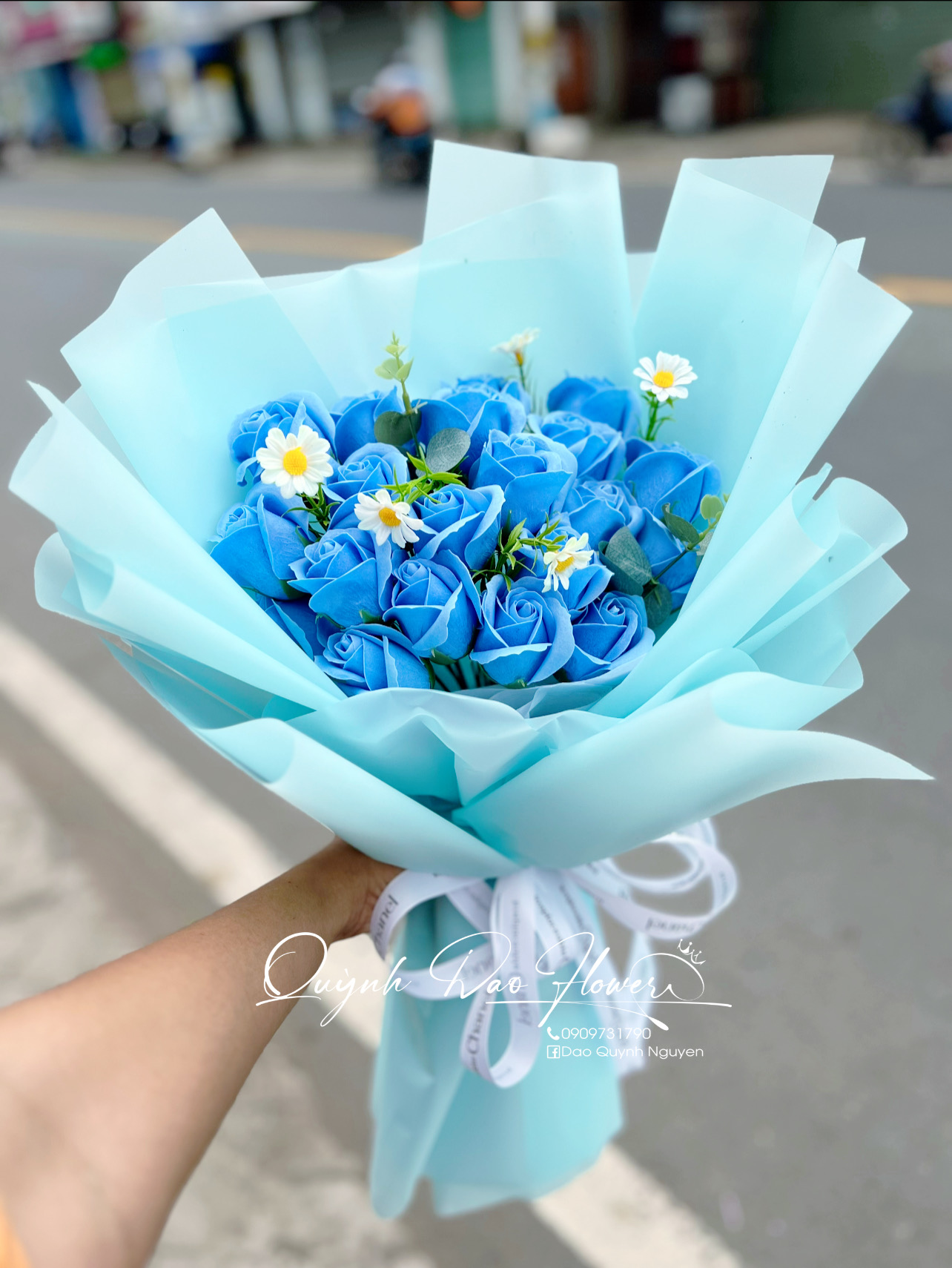 Bó hoa sáp màu xanh tặng bạn nam