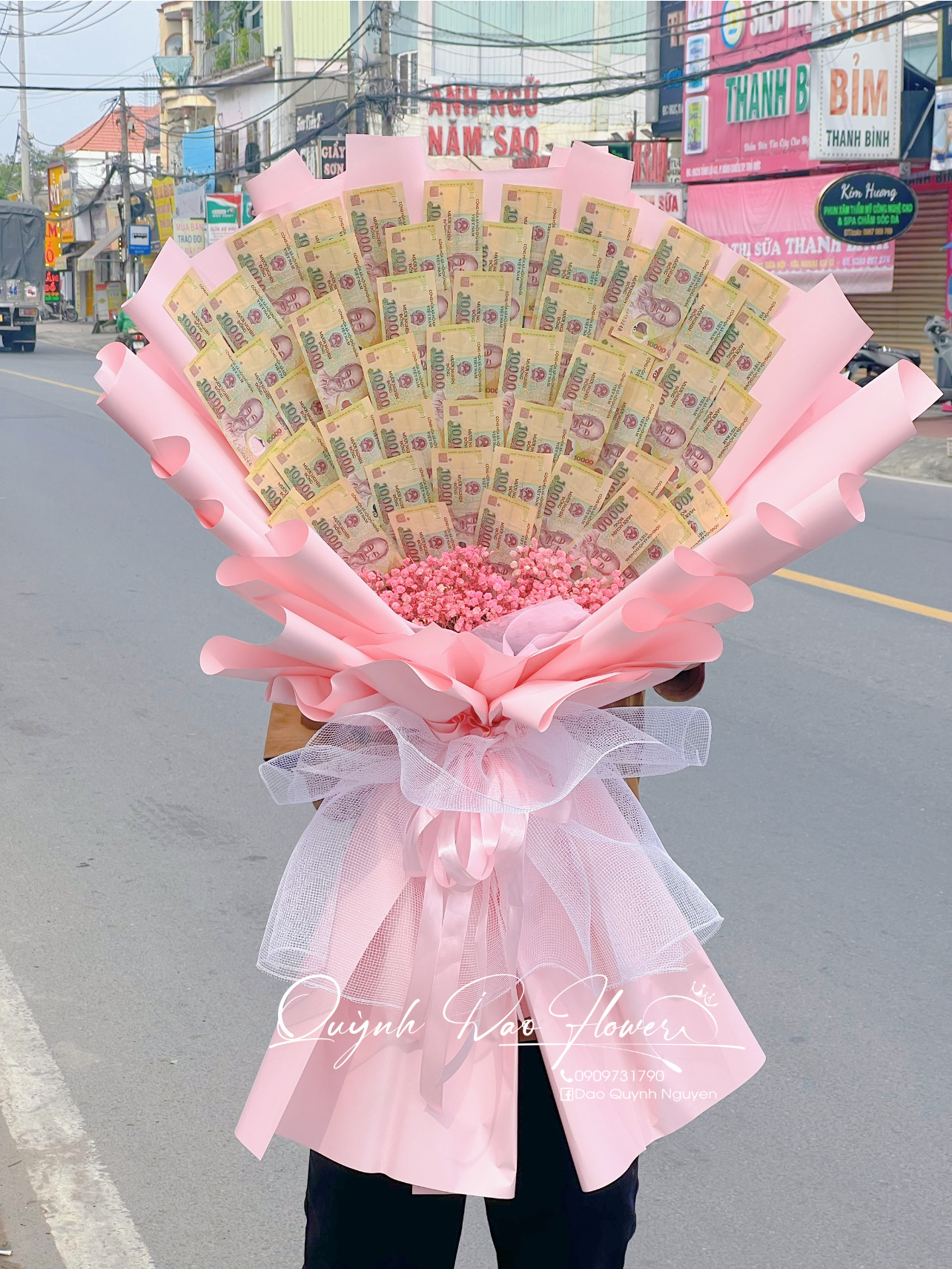 Bó hoa tiền 50 tờ 10 k to đẹp 
