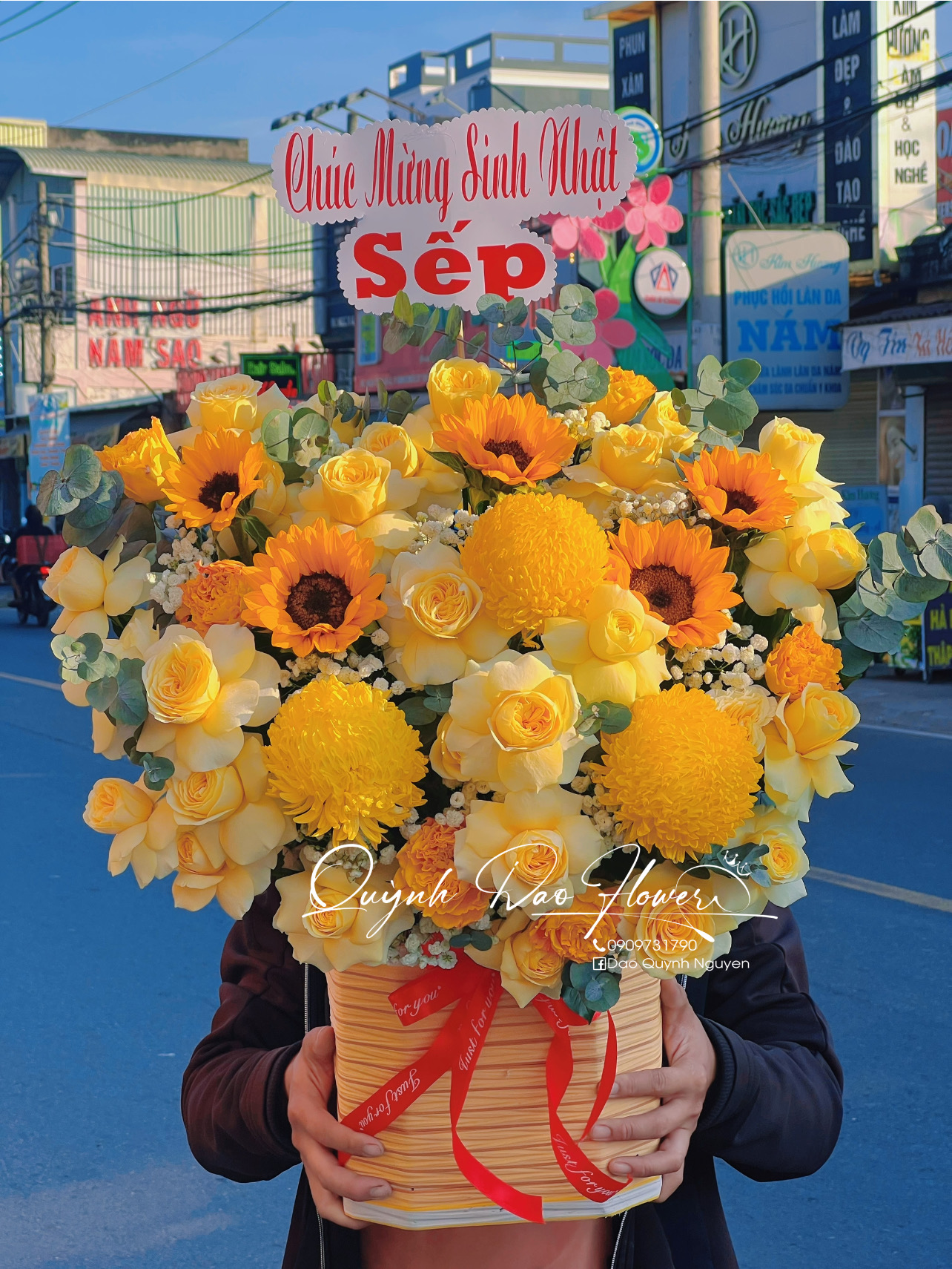 Giỏ hoa vàng to