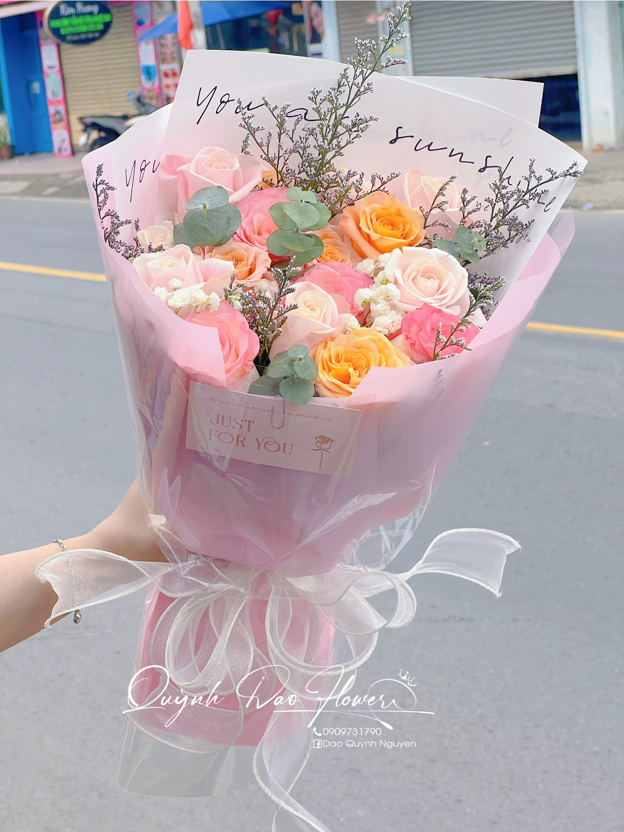 Bó hoa mix đơn giản
