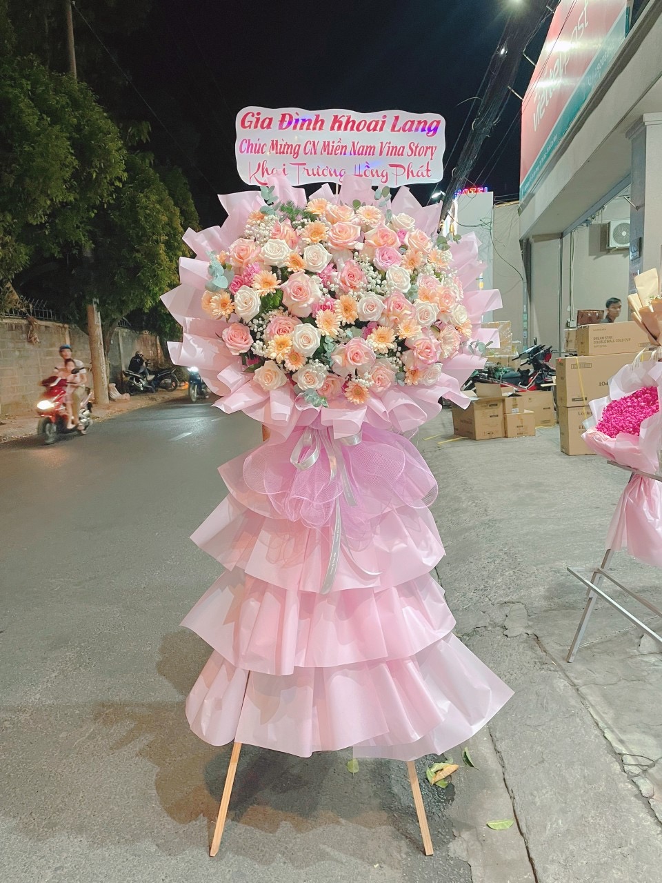 Kệ khai trương tone hồng
