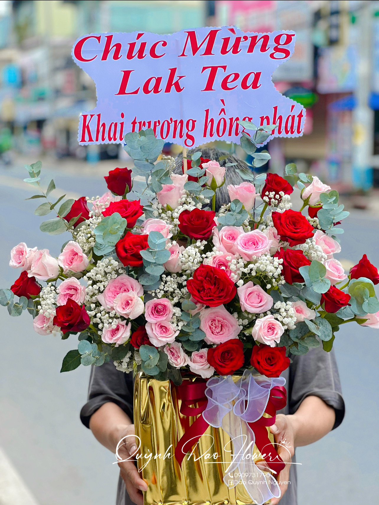 Giỏ hoa nhỏ tặng khai trương quán