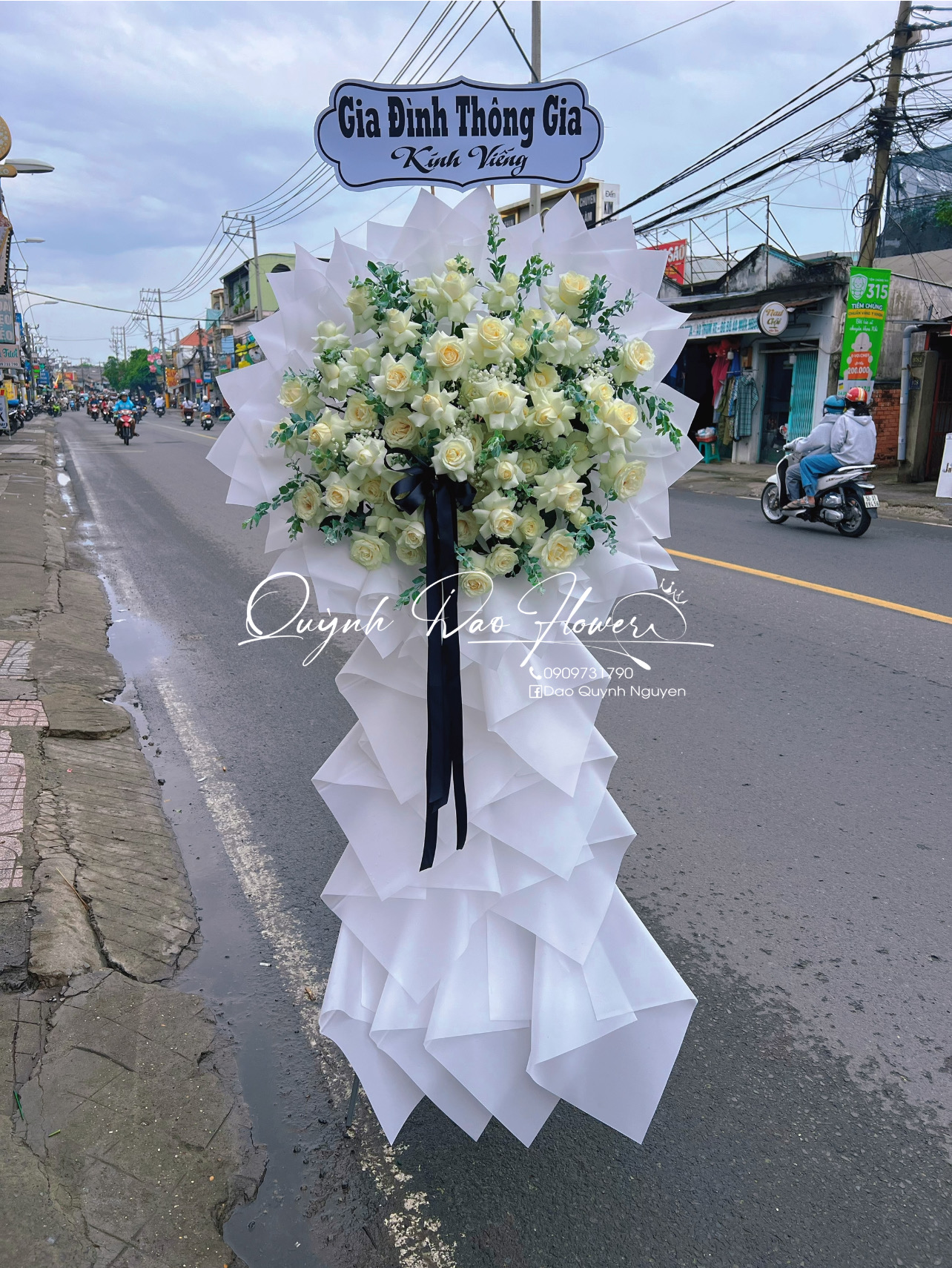 Kệ hoa tang màu trắng 
