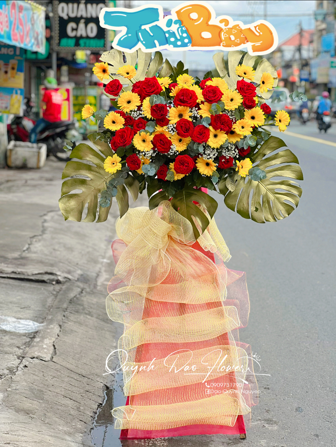 Kệ khai trương hoa Hồng đỏ mix hoa đồng tiền 
