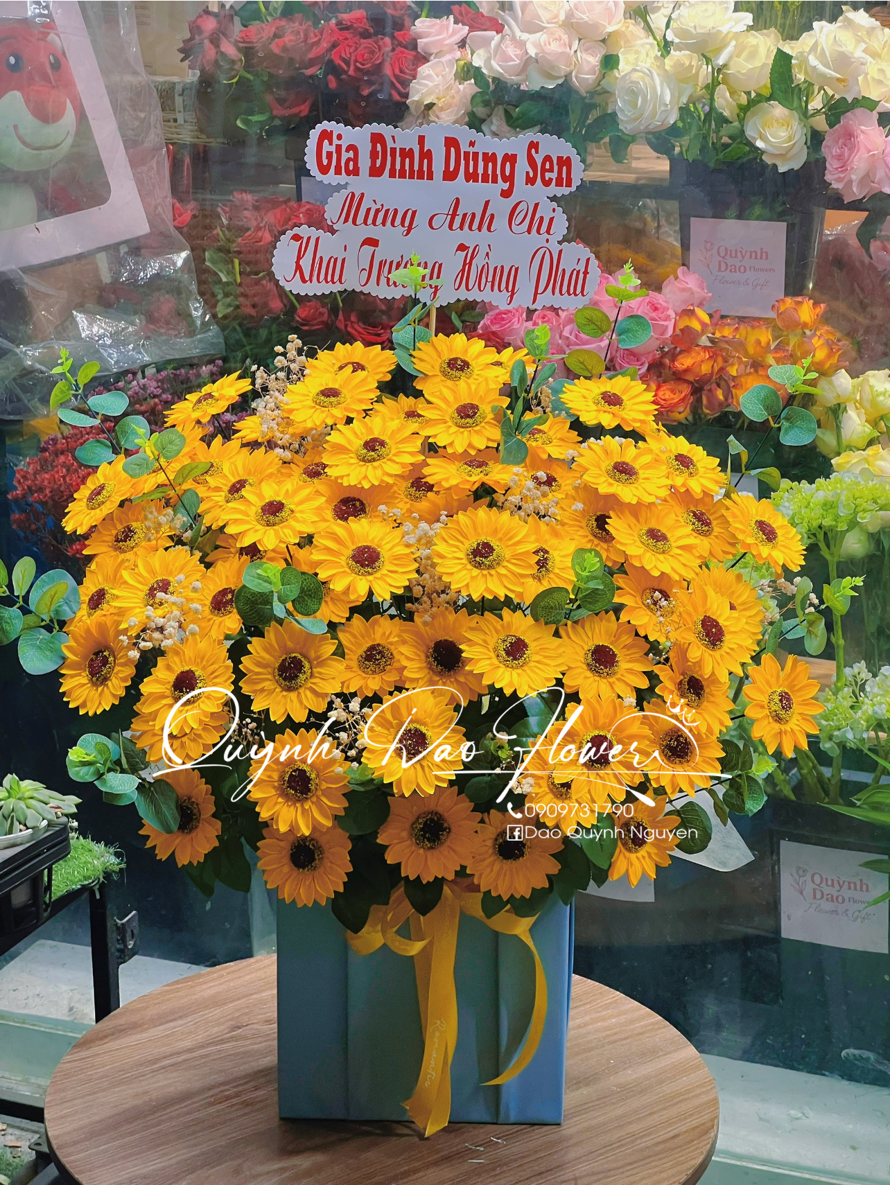 Giỏ hoa sáp hướng dương khổng lồ 