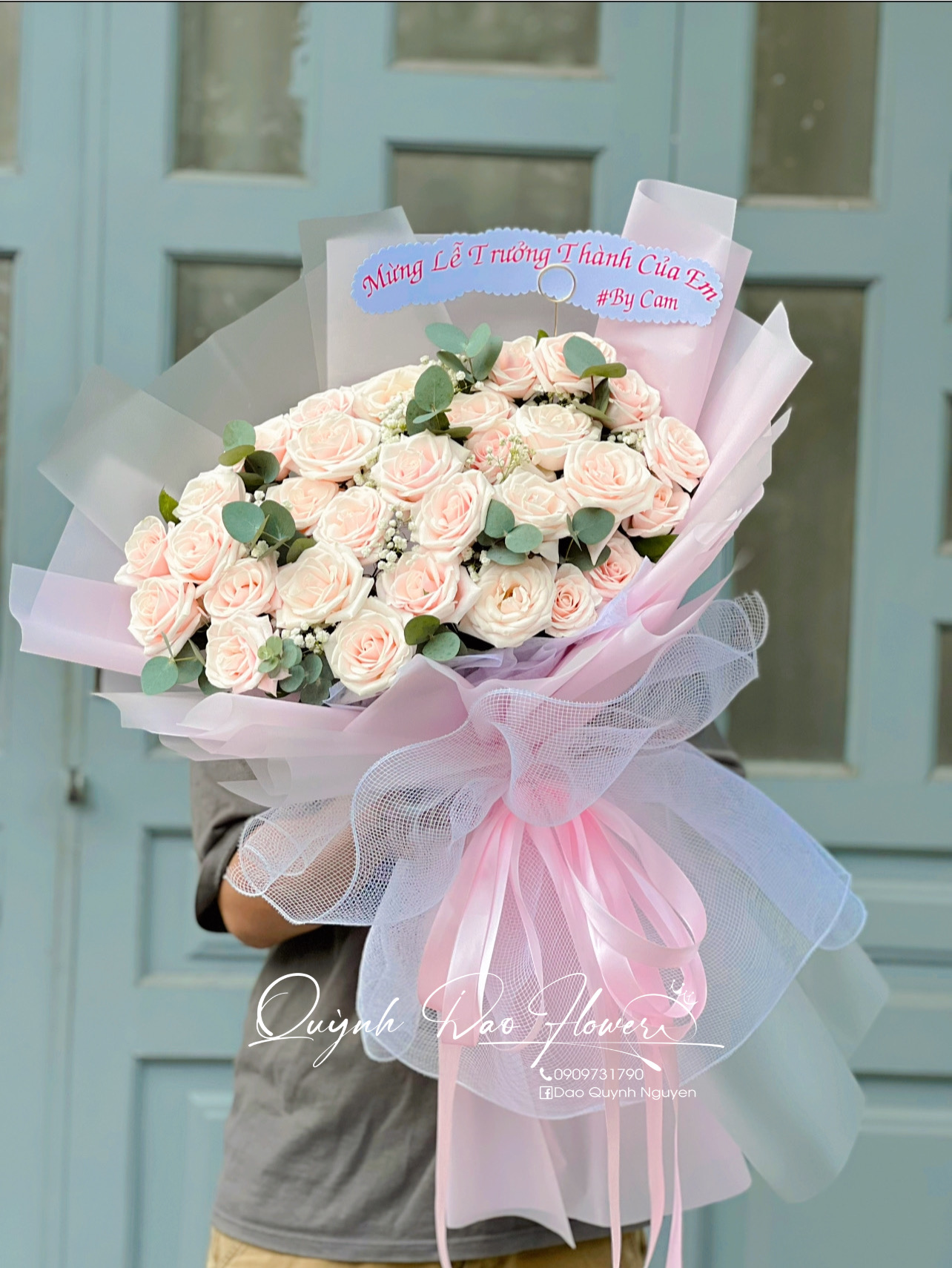 Bó hoa hồng kem 30 bông tặng lễ trưởng thành 