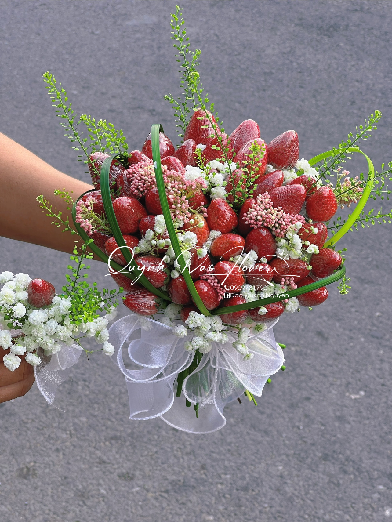 Hoa cưới dâu tây