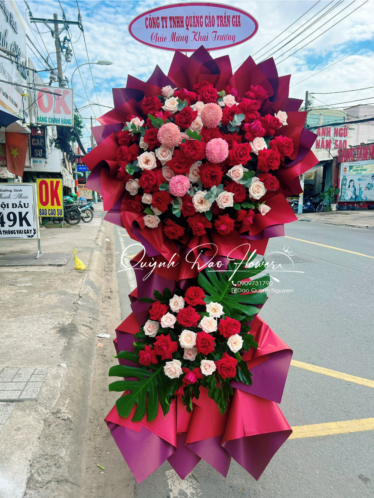 Kệ hoa khai trương tone đỏ quận 12
