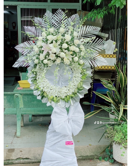 Kệ viếng màu trắng 