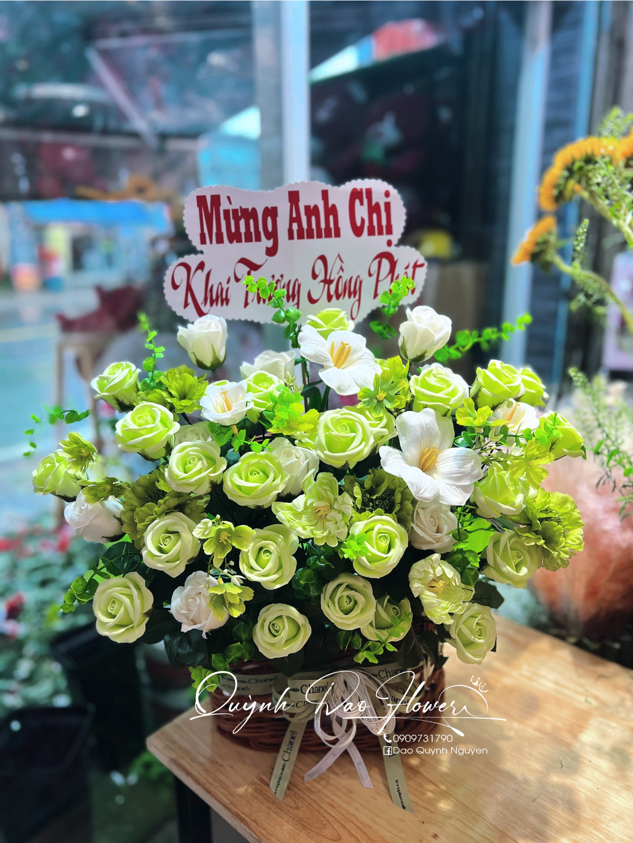 Giỏ hoa sáp xanh trắng 