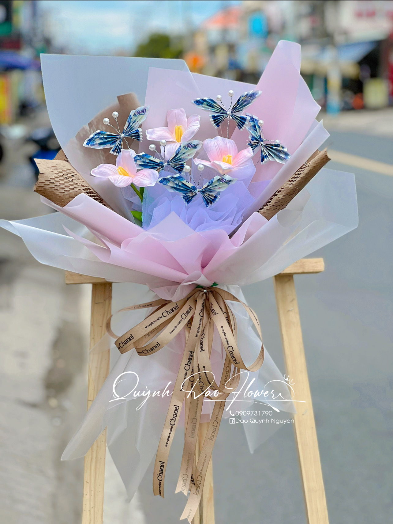 Bó hoa tiền cánh bướm mix hoa tulip