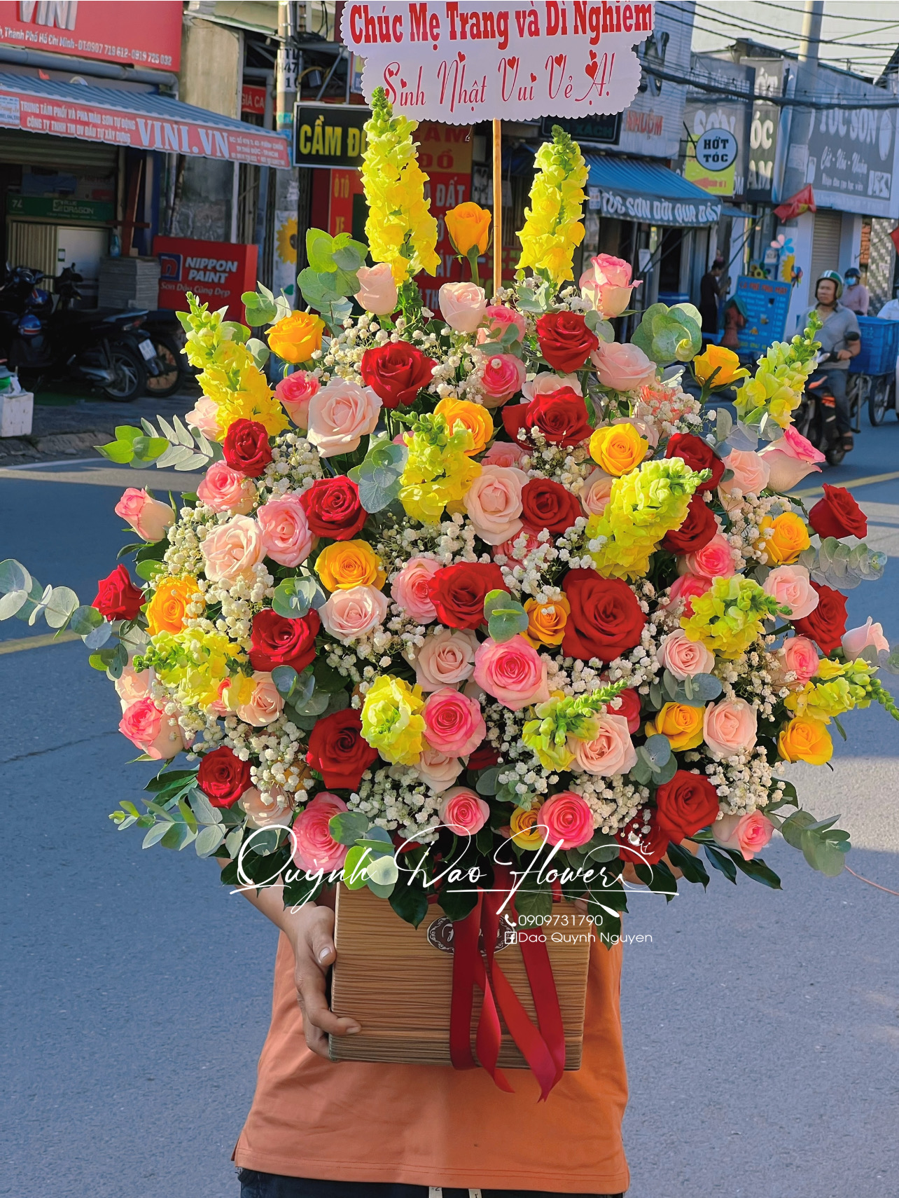 Giỏ hoa to đủ màu